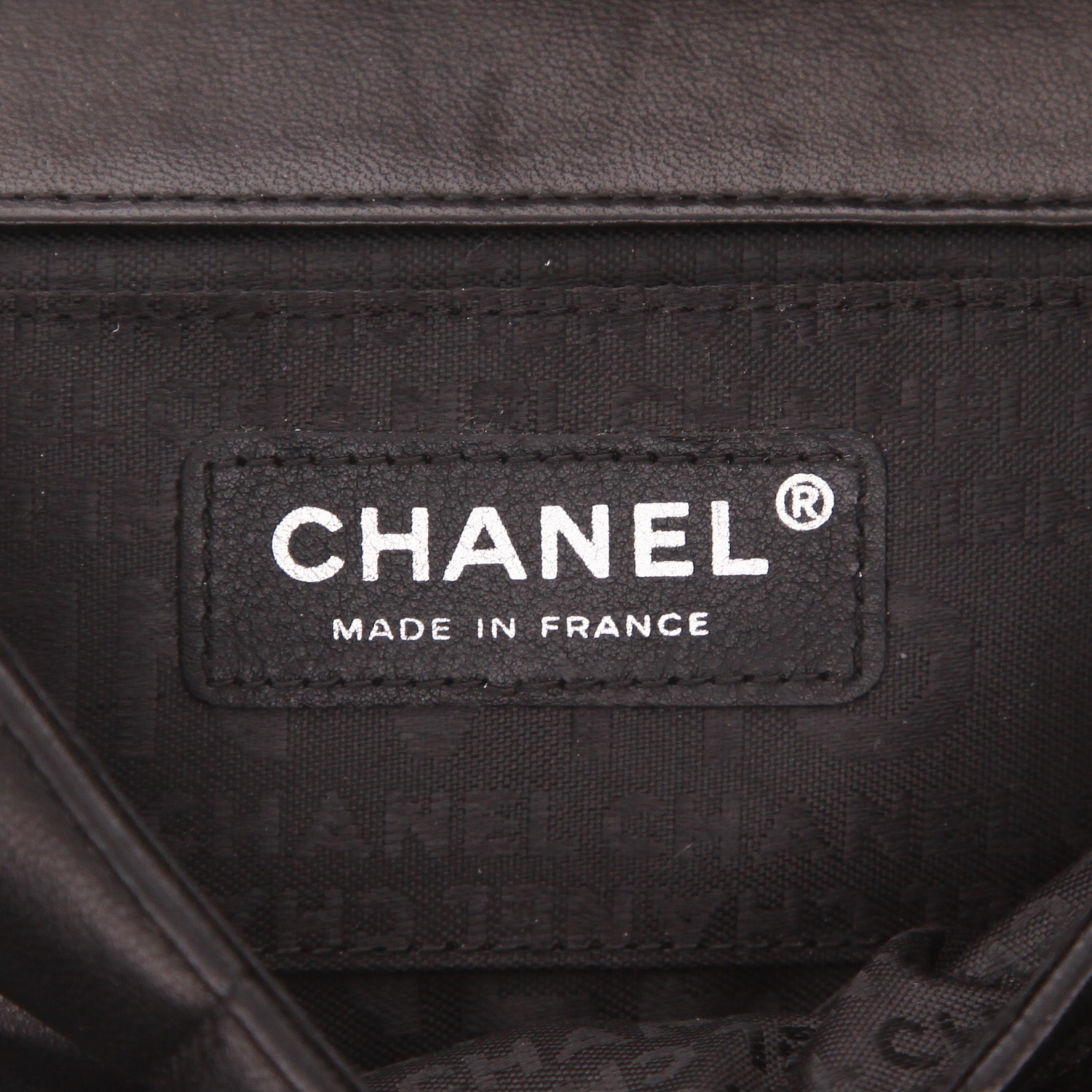 Sac bandoulière Chanel  Choco bar en cuir matelassé noir - Detail D2