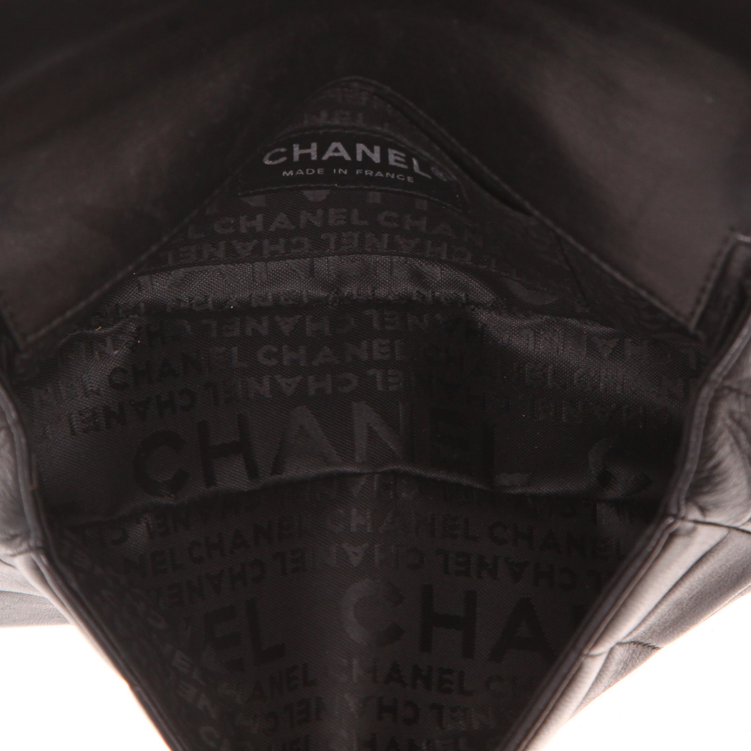 Chanel  Choco bar shoulder bag  in black quilted leather - Detail D3