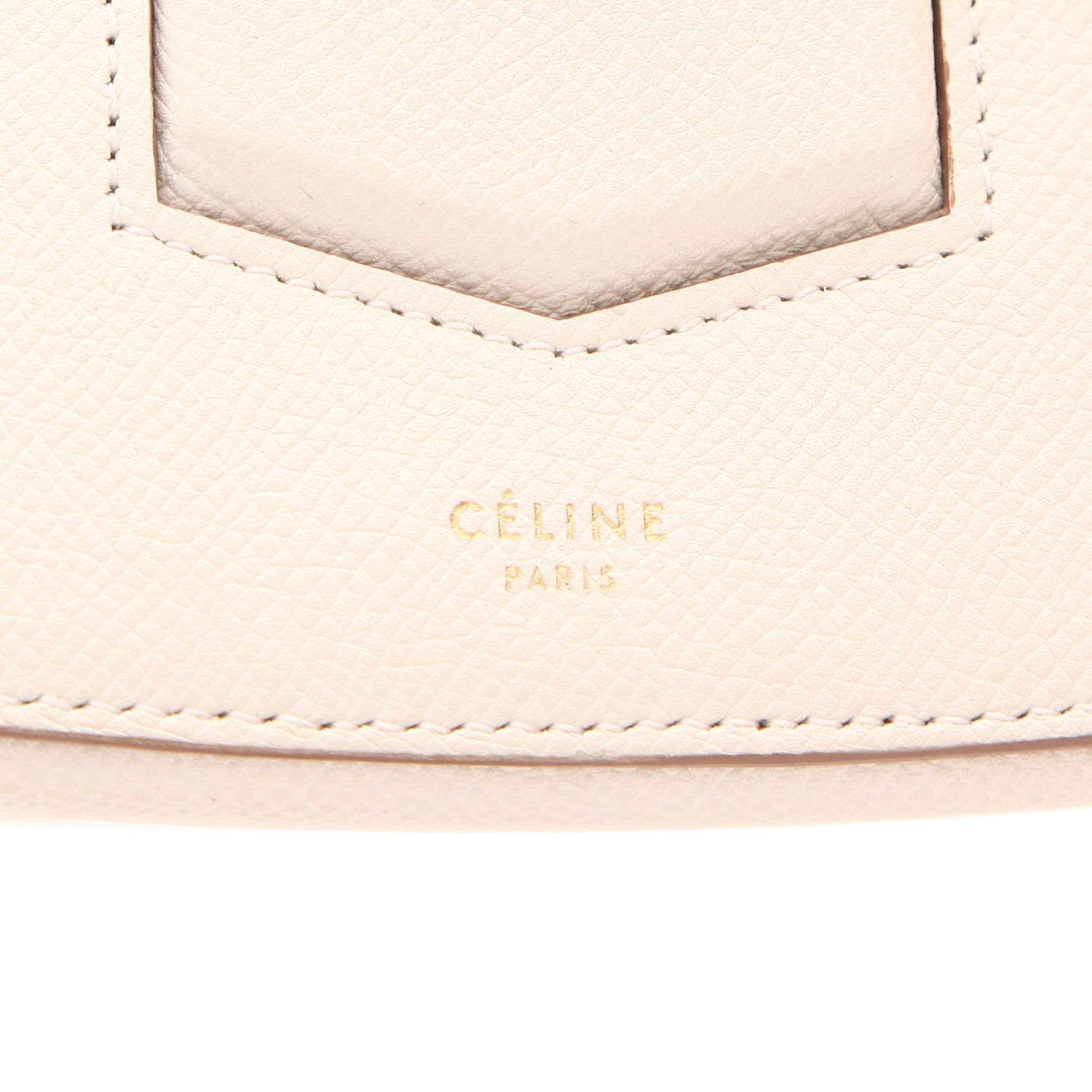 Celine Trotteur shoulder bag in white grained leather - Detail D2