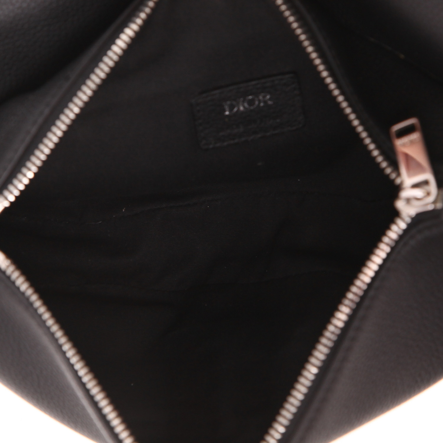 Sac bandoulière Dior  Saddle en cuir noir - Detail D3