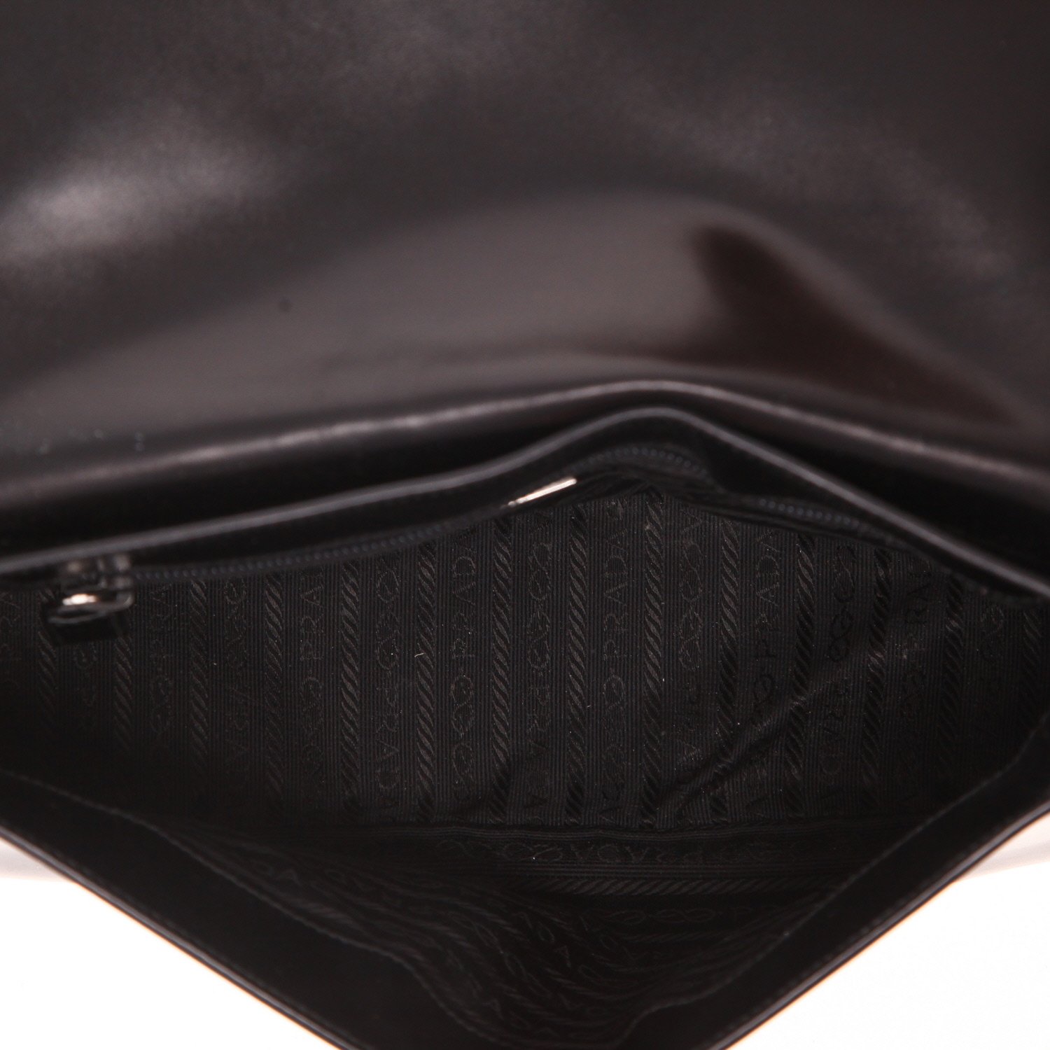 Sac à main Prada   en cuir glacé noir - Detail D3