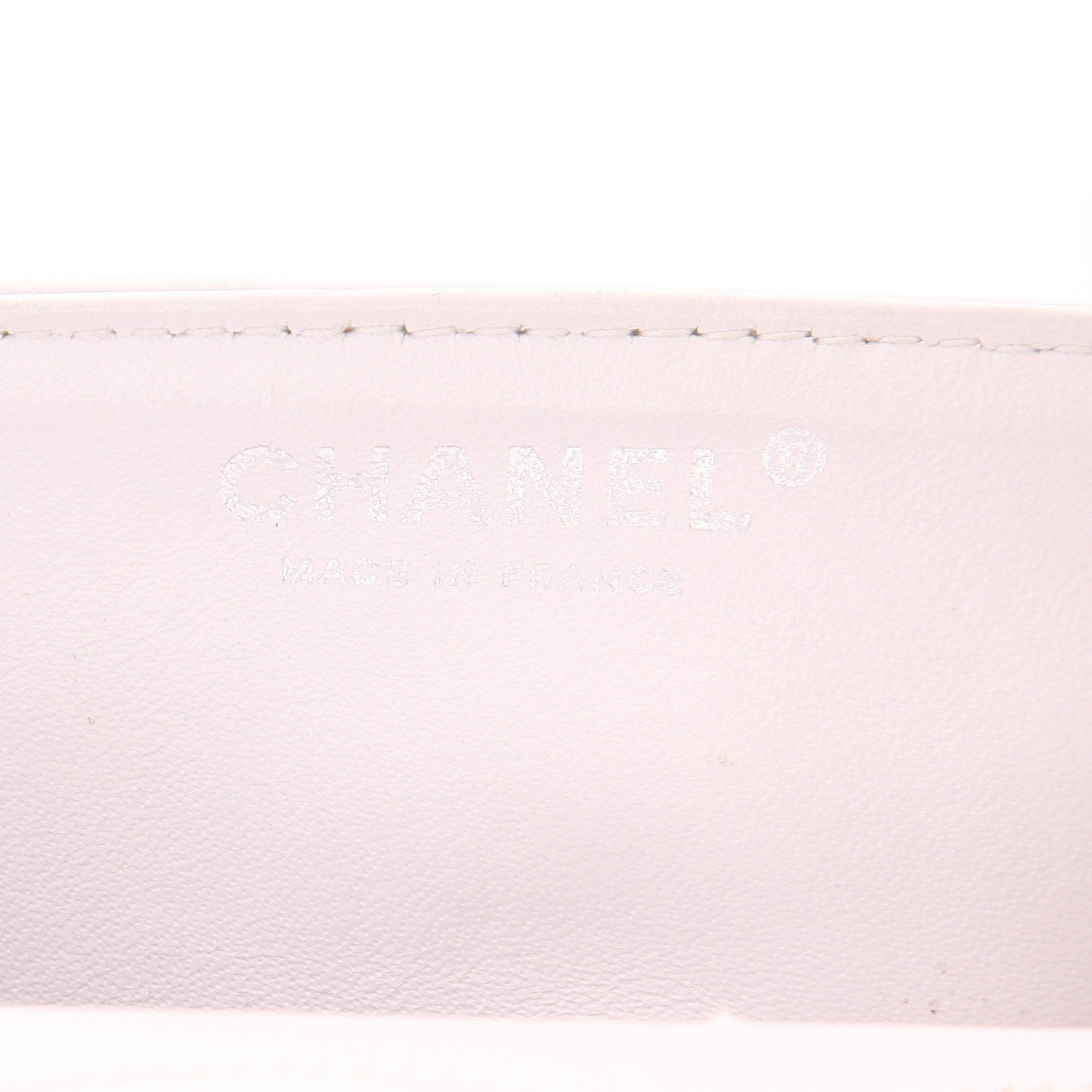 Chanel  2.55 shoulder bag  in white quilted leather - Detail D2