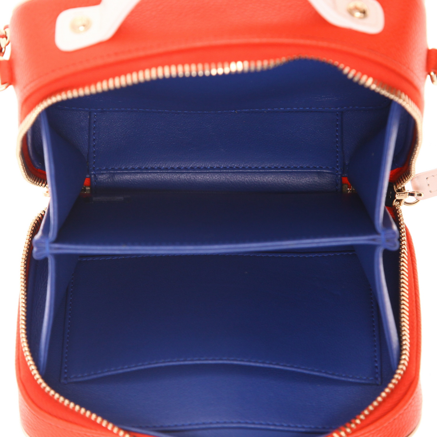 Bolso bandolera Chanel  Filigree Vanity Case en cuero granulado acolchado azul blanco y rojo - Detail D3