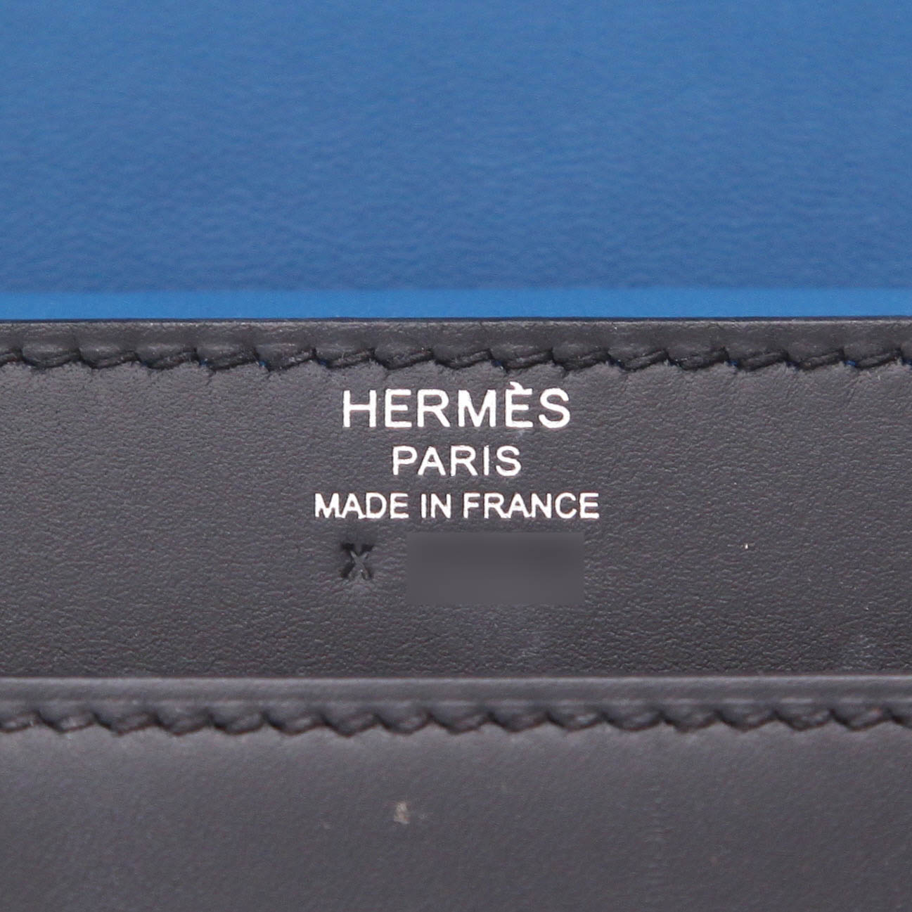 Hermès handbag  Verrou in Ink Blue, Dark Blue, Zellige Blue and gold leather - Detail D2