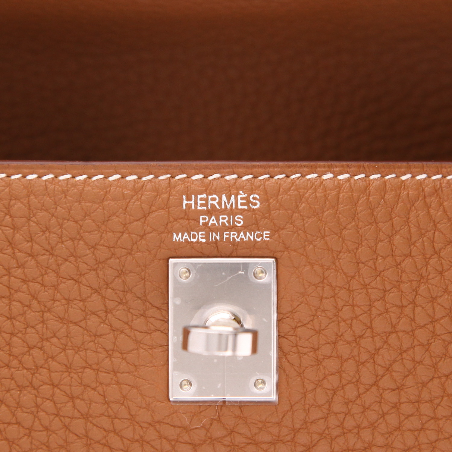 Bolso de mano Hermès  Kelly 25 cm en cuero togo color oro - Detail D2
