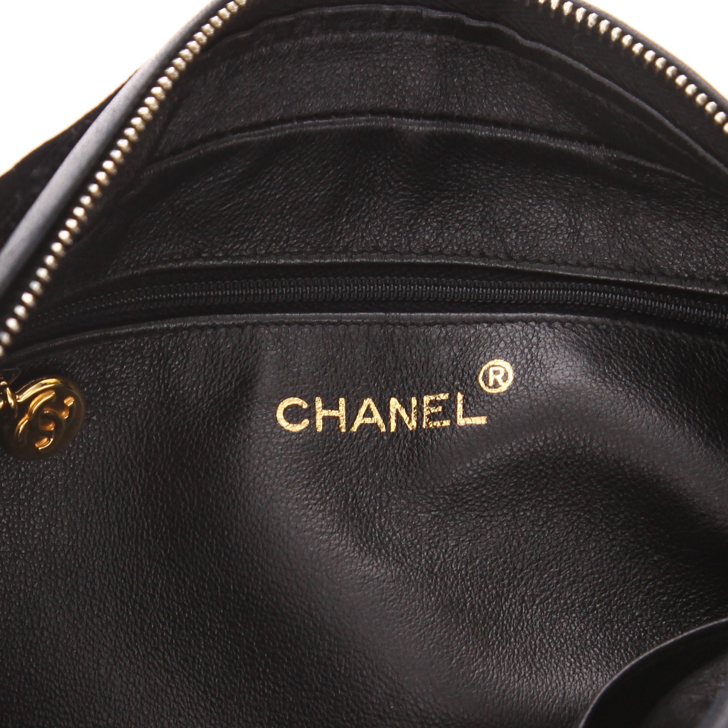 Sac bandoulière Chanel  Vintage en velours noir - Detail D2