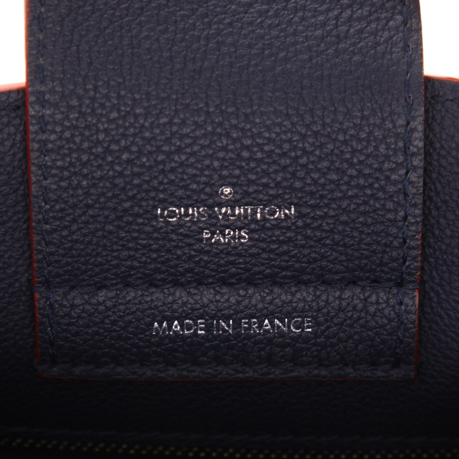Bolso de mano Louis Vuitton  Lockme en cuero granulado azul marino y rojo - Detail D2