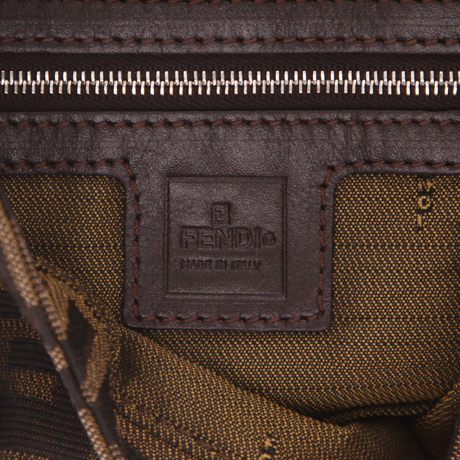 Sac à main Fendi  Baguette en toile siglée marron et cuir marron - Detail D2