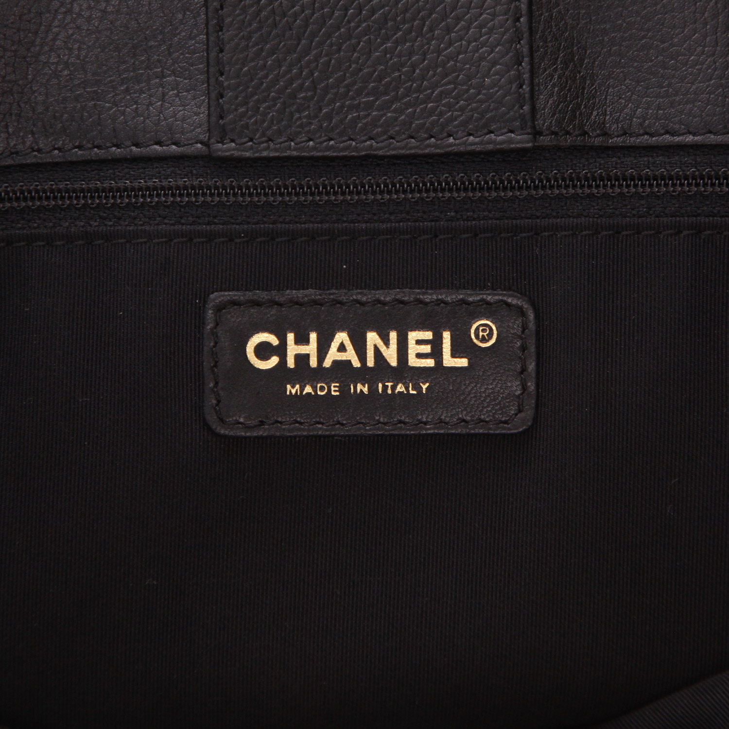 Chanel  Neo Executive handbag  in black grained leather - Detail D2