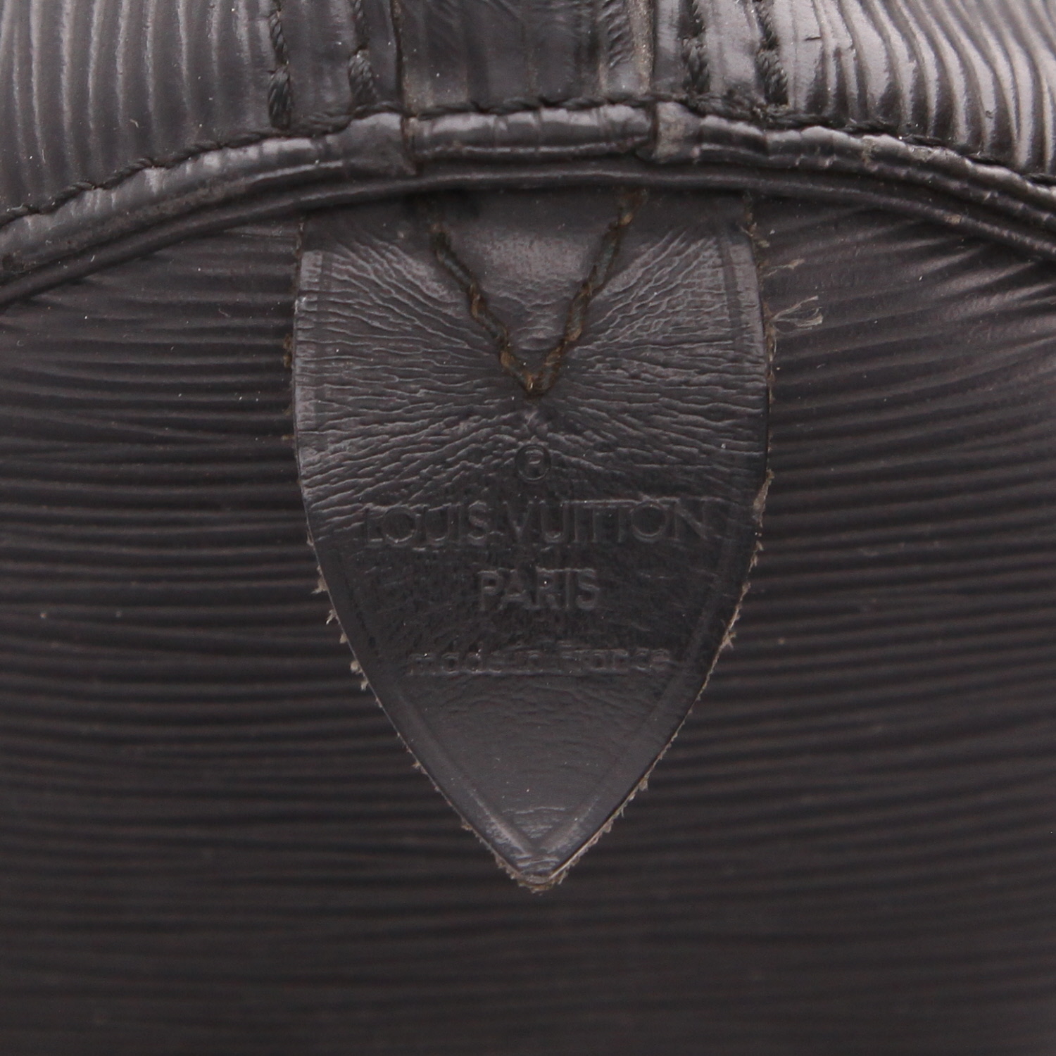 Sac de voyage Louis Vuitton  Keepall 55 en cuir épi noir - Detail D2