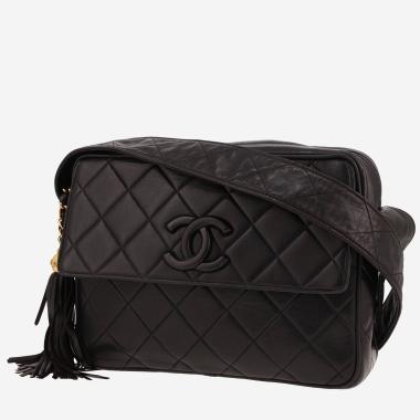 Vintage Chanel shoulder bag in black quilted leather