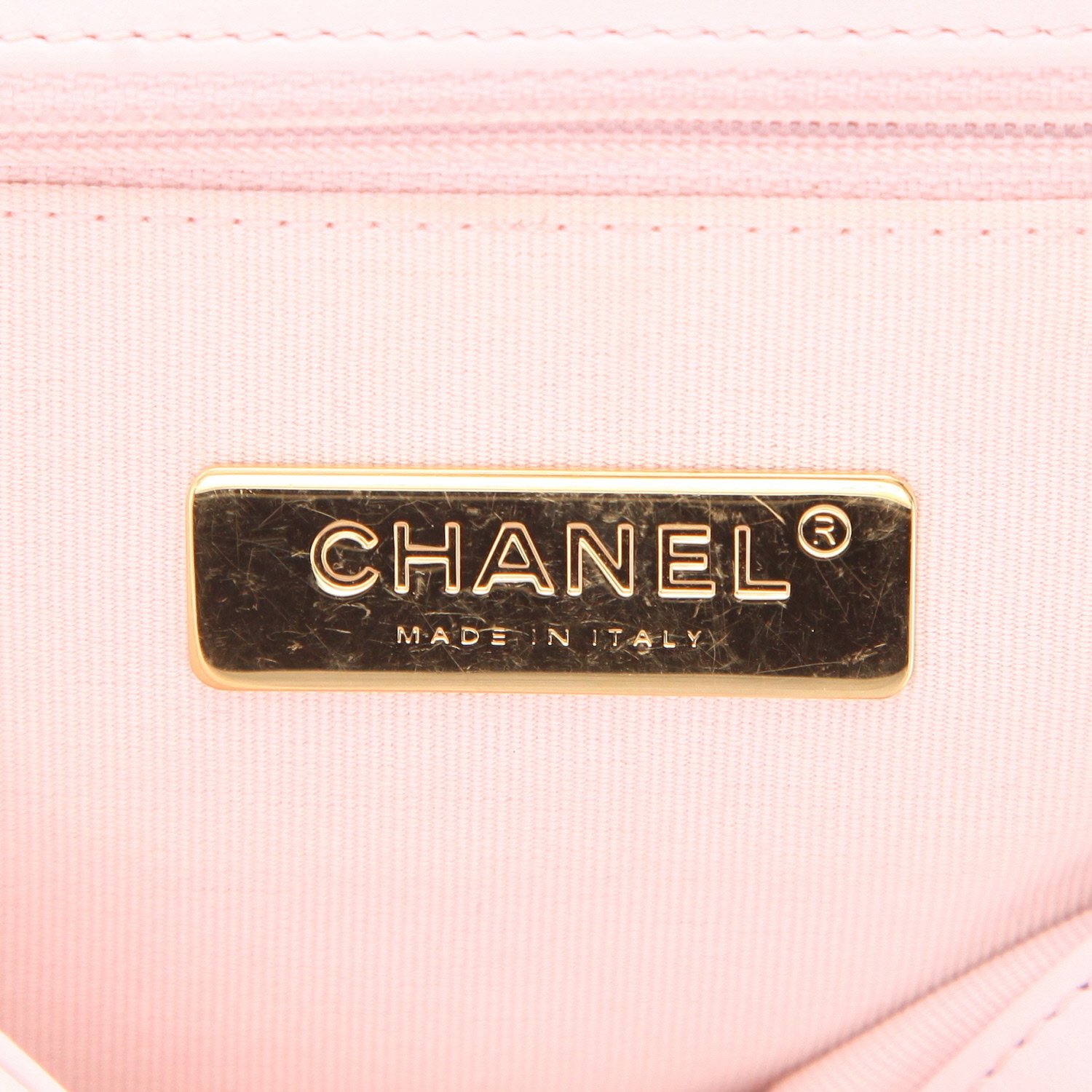Chanel  19 handbag  in pink quilted leather - Detail D2