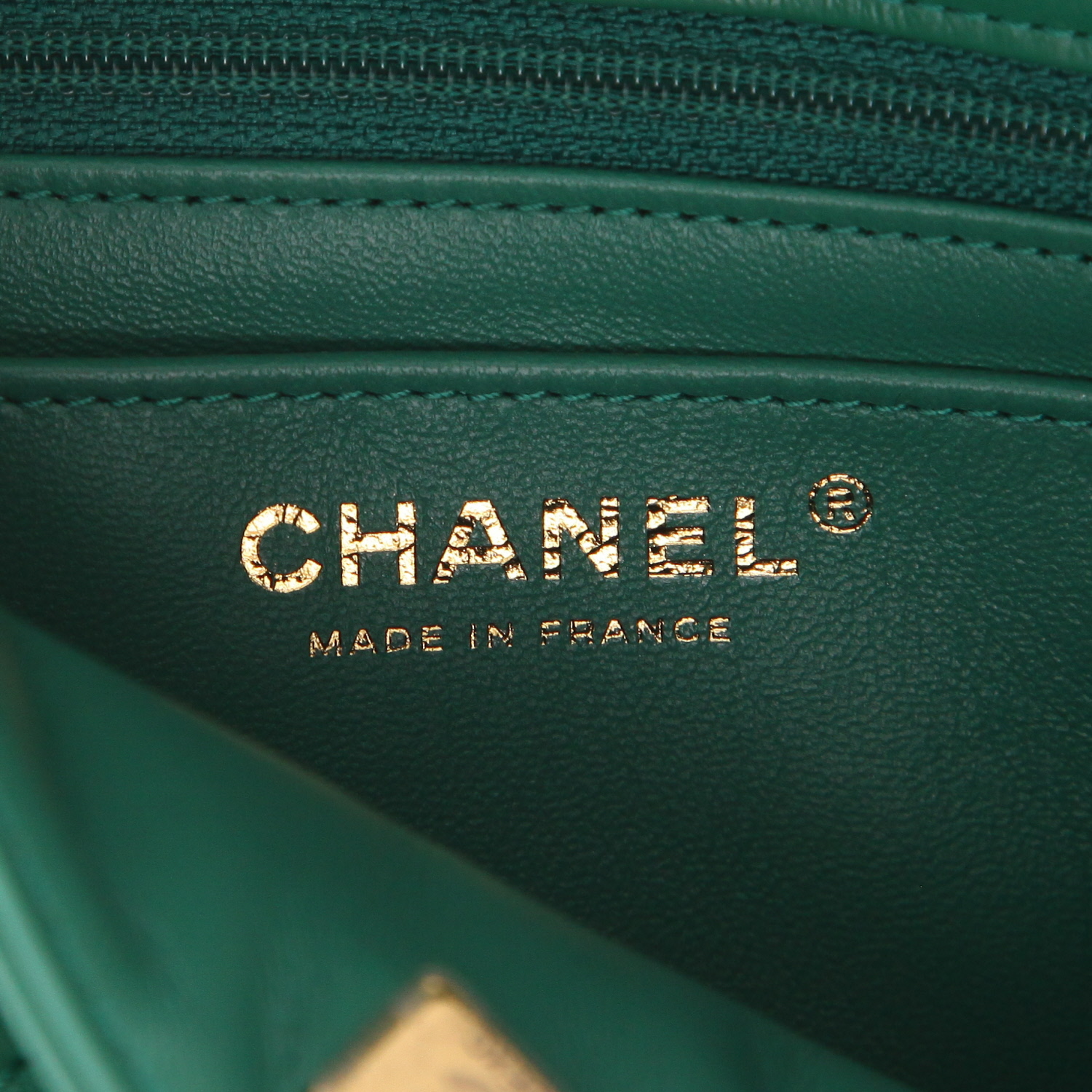 Bolso bandolera Chanel  2.55 modelo pequeño  en cuero acolchado verde - Detail D2