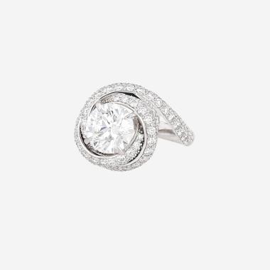 Cartier Trinity Ruban ring in platinium and diamonds