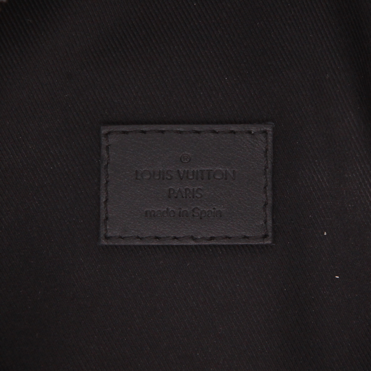 Pochette-ceinture Louis Vuitton  Discovery en cuir monogram empreinte noir - Detail D2