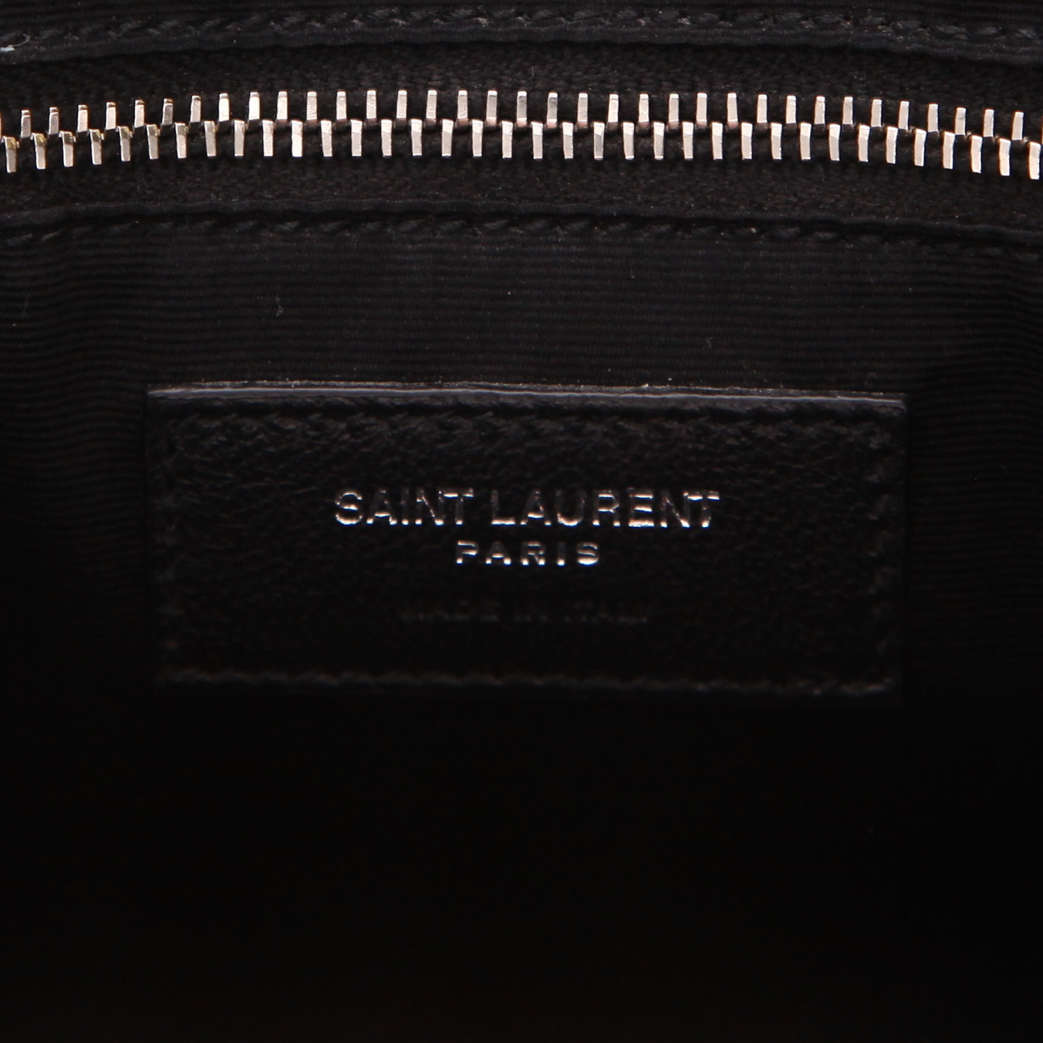 Bolso bandolera Saint Laurent   modelo mediano  en cuero acolchado con motivos de espigas negro - Detail D2
