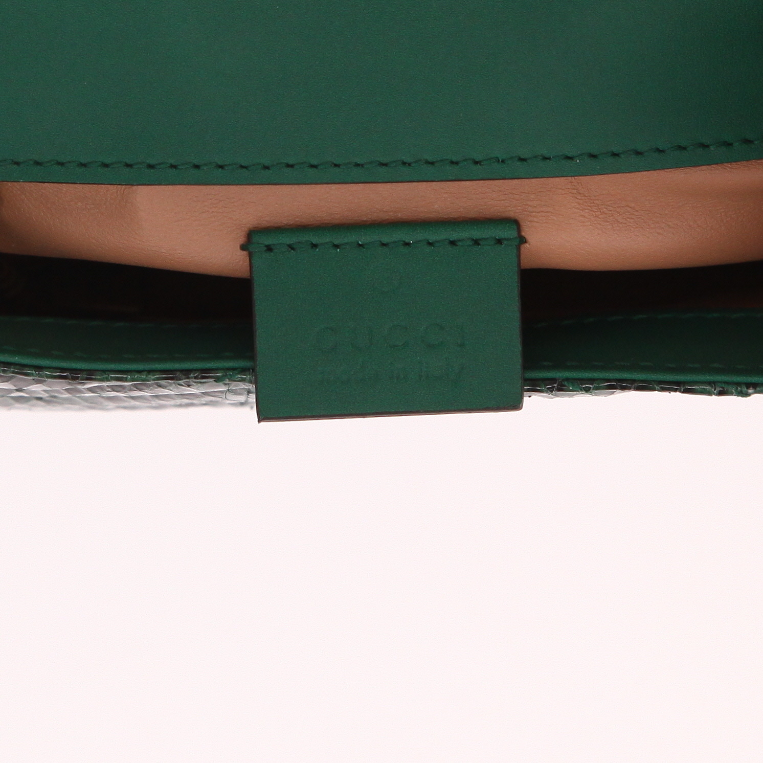 Borsa a tracolla Gucci GG Marmont mini in pitone verde - Detail D2