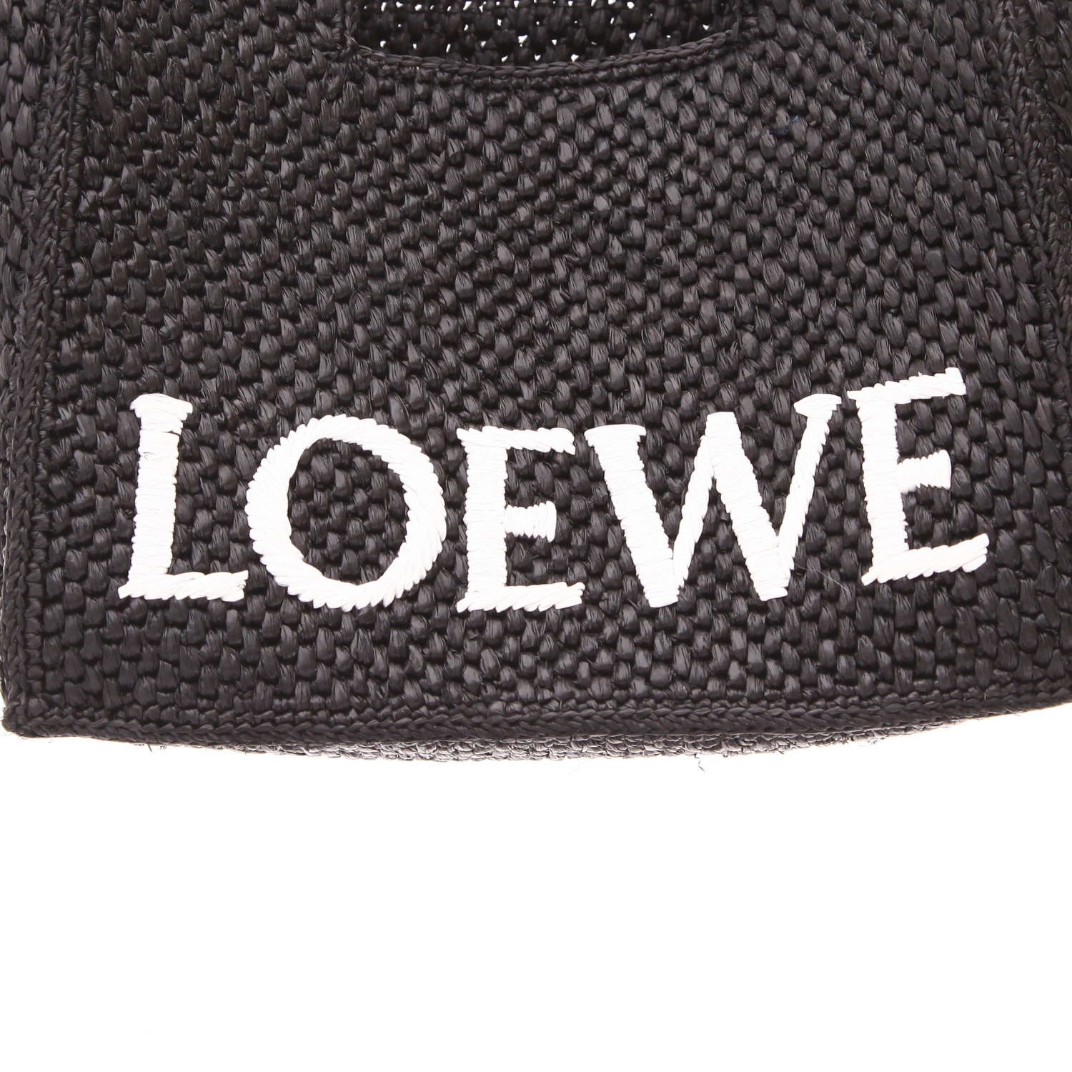 Loewe tote bag in black raffia - Detail D2