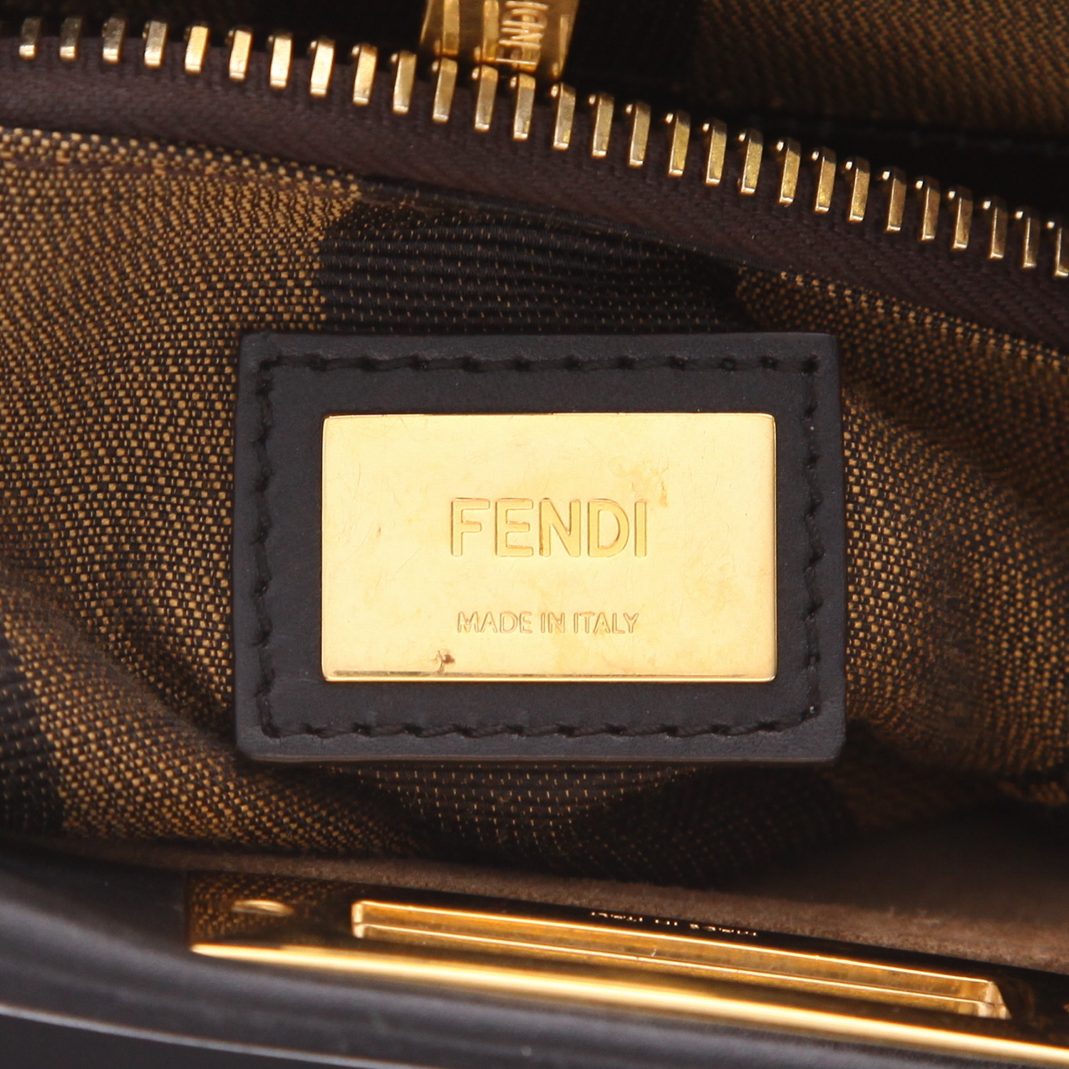 Sac à main Fendi  Peekaboo en cuir noir - Detail D2