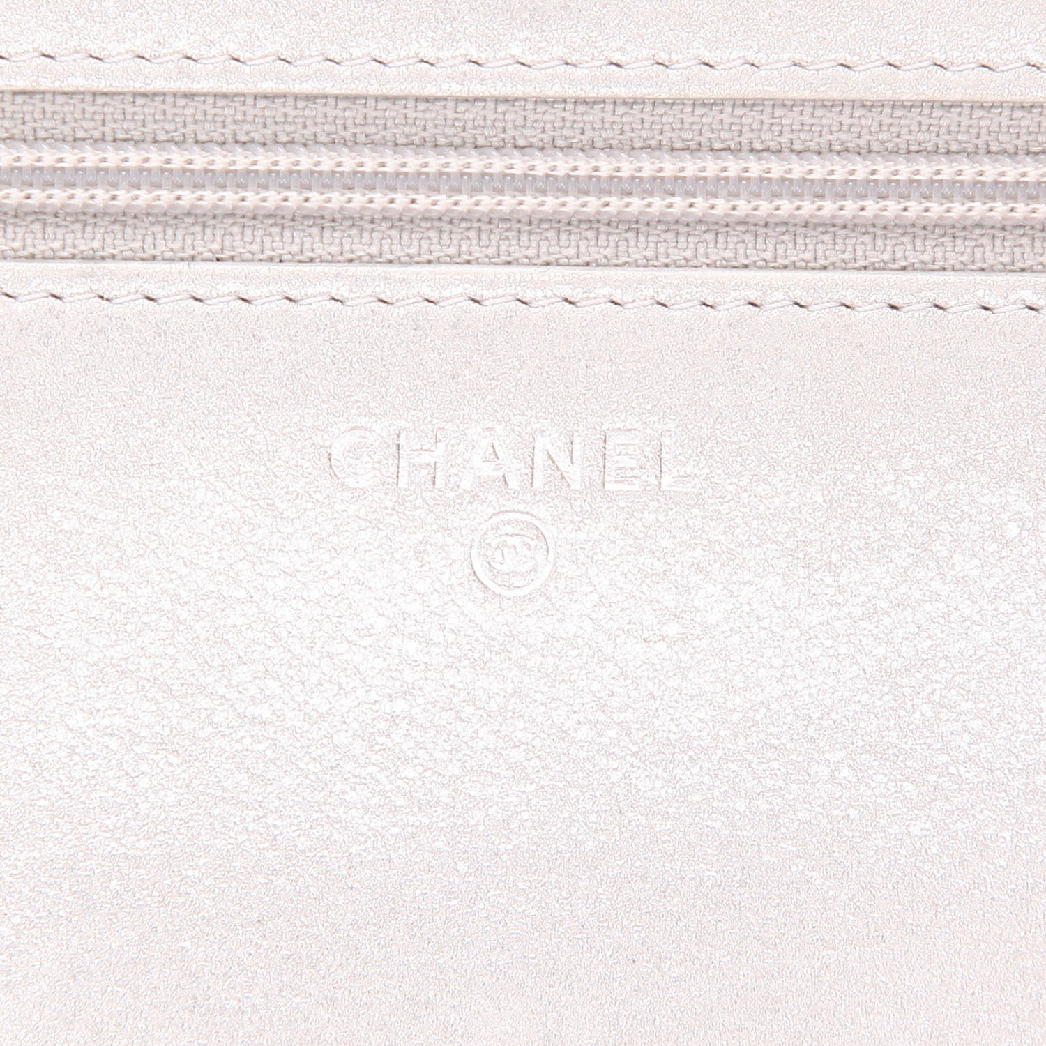 Bolso bandolera Chanel «Wallet on Chain» en piel negra y plateada - Detail D2