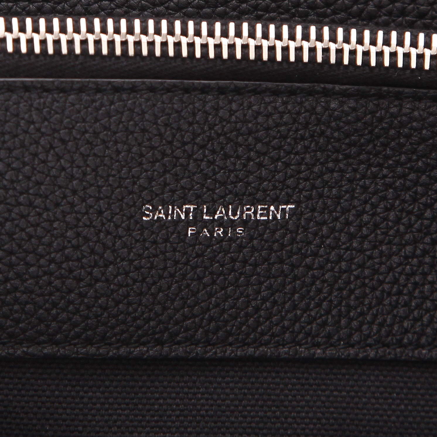 Saint Laurent handbag  Medium-sized day bag  in black grained leather - Detail D2