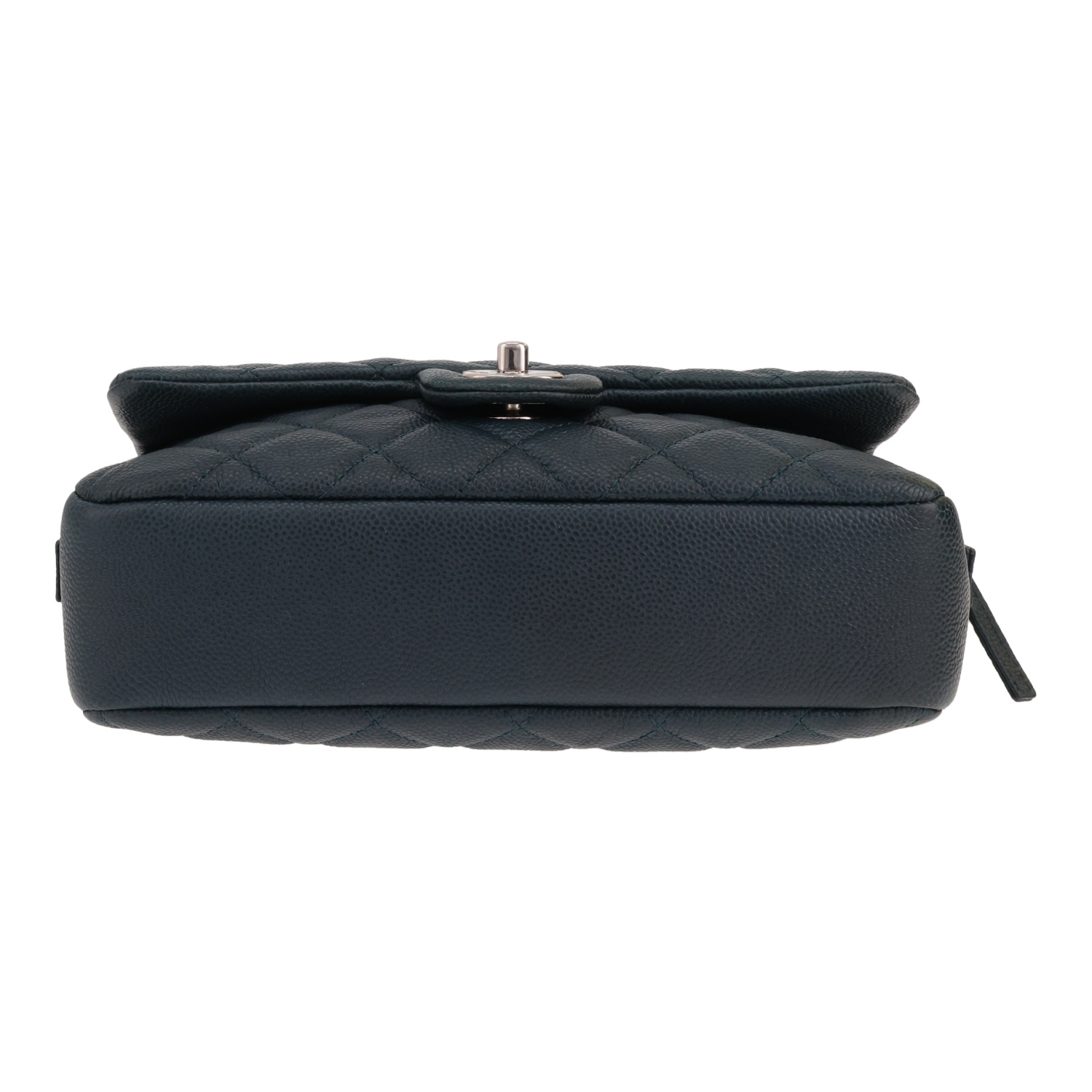 Sac à main Chanel  Sac à rabat en cuir grainé matelassé bleu - Detail D1