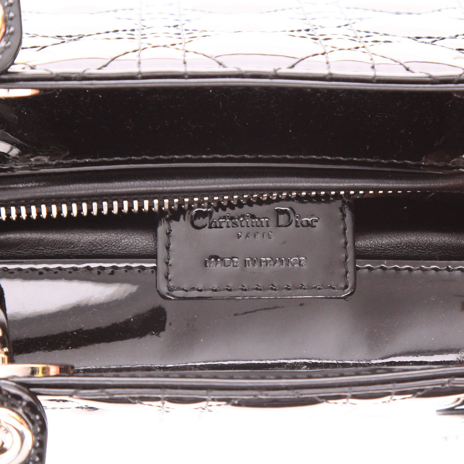 Sac à main Dior  Lady Dior en cuir verni noir - Detail D2