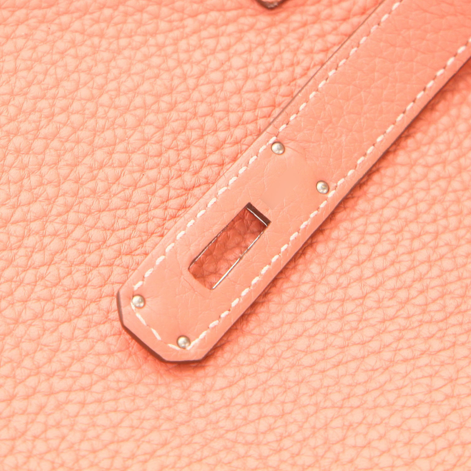 Sac à main Hermès  Birkin 30 cm en cuir taurillon clémence Rose Crevette - Detail D4