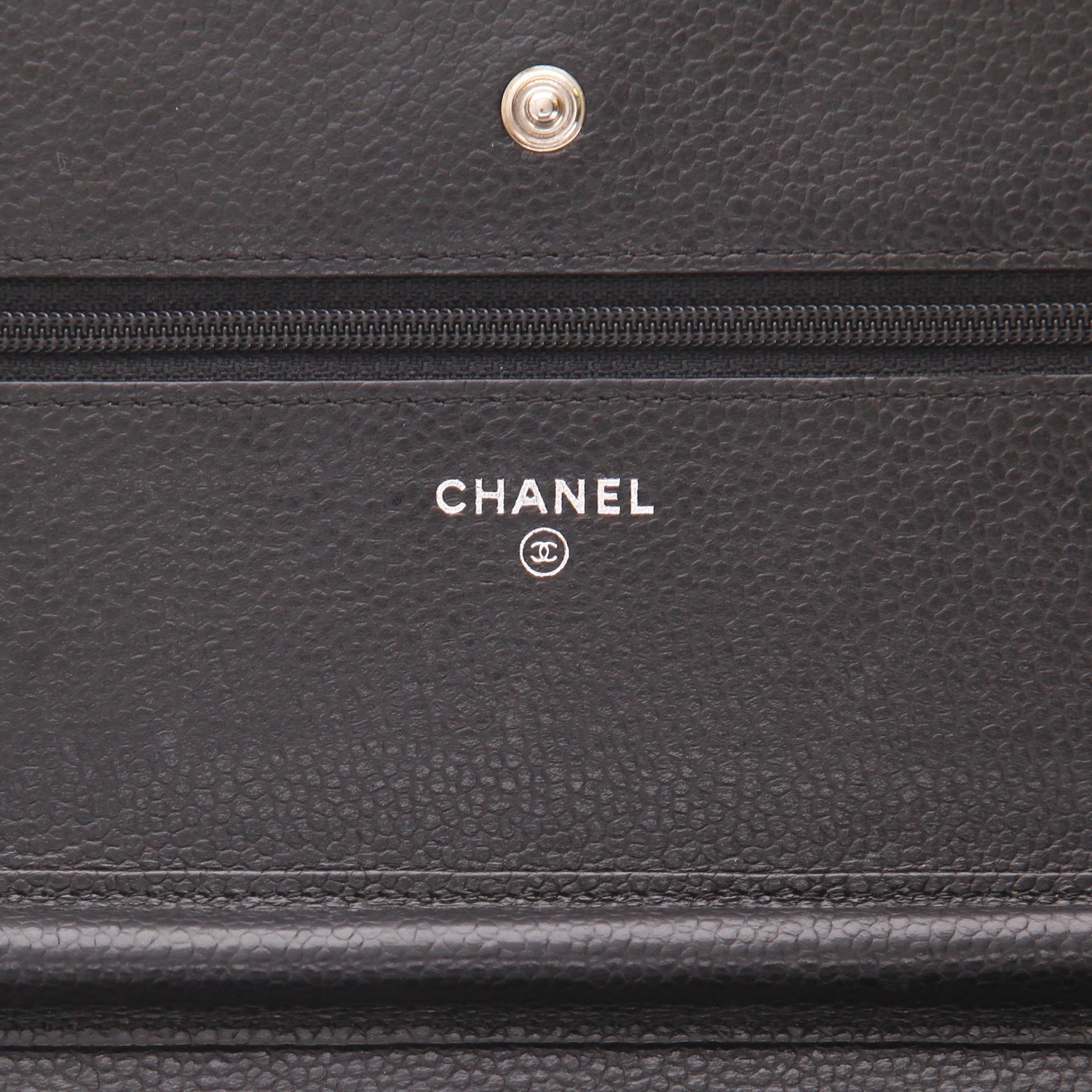 Chanel ‘Wallet on Chain’ shoulder bag in Noir quilted grained leather - Detail D2
