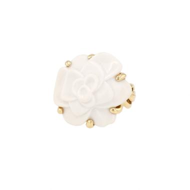Chanel Camelia ring, medium size, in yellow gold and agate