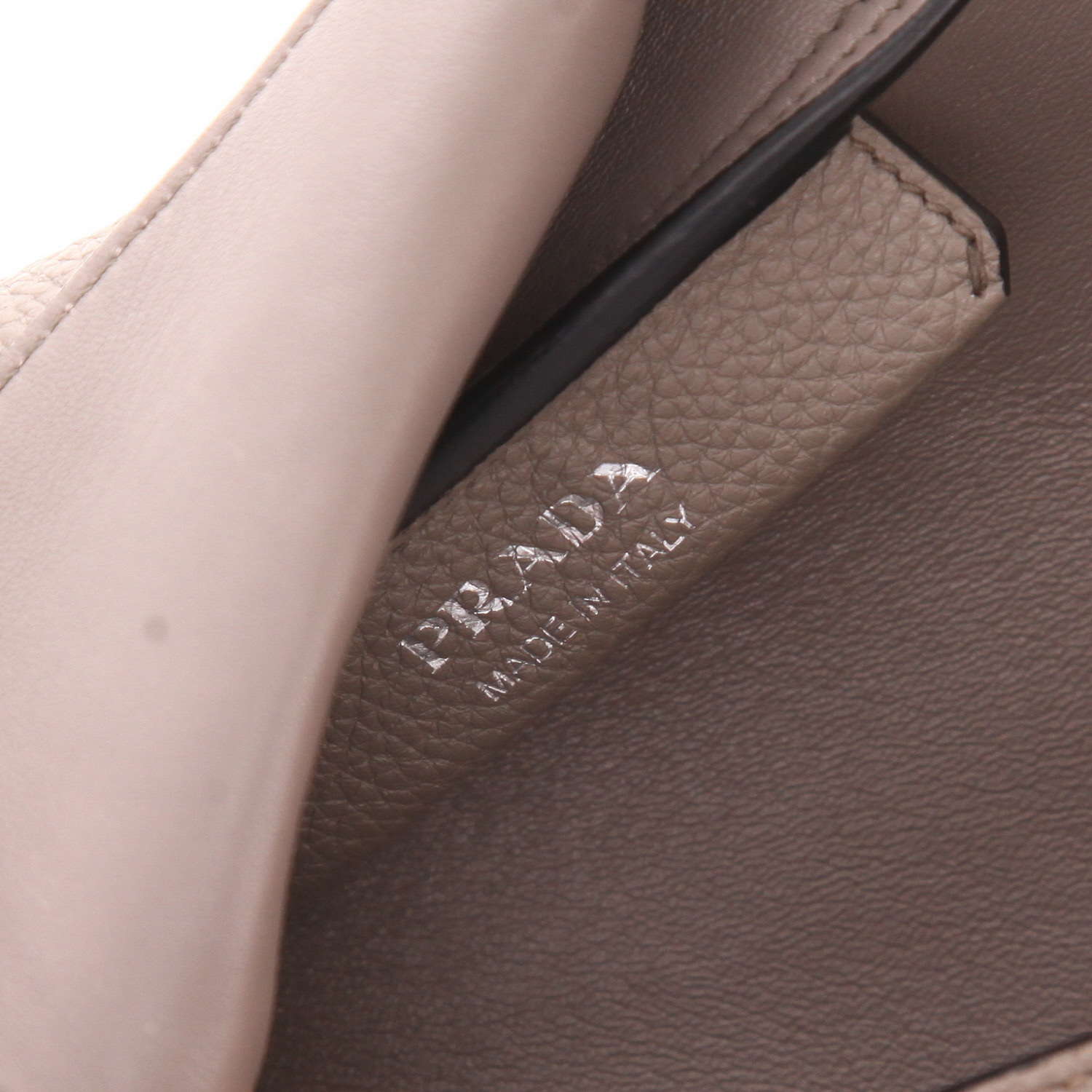Borsa Prada  Liaison modello piccolo  in pelle martellata grigia - Detail D2