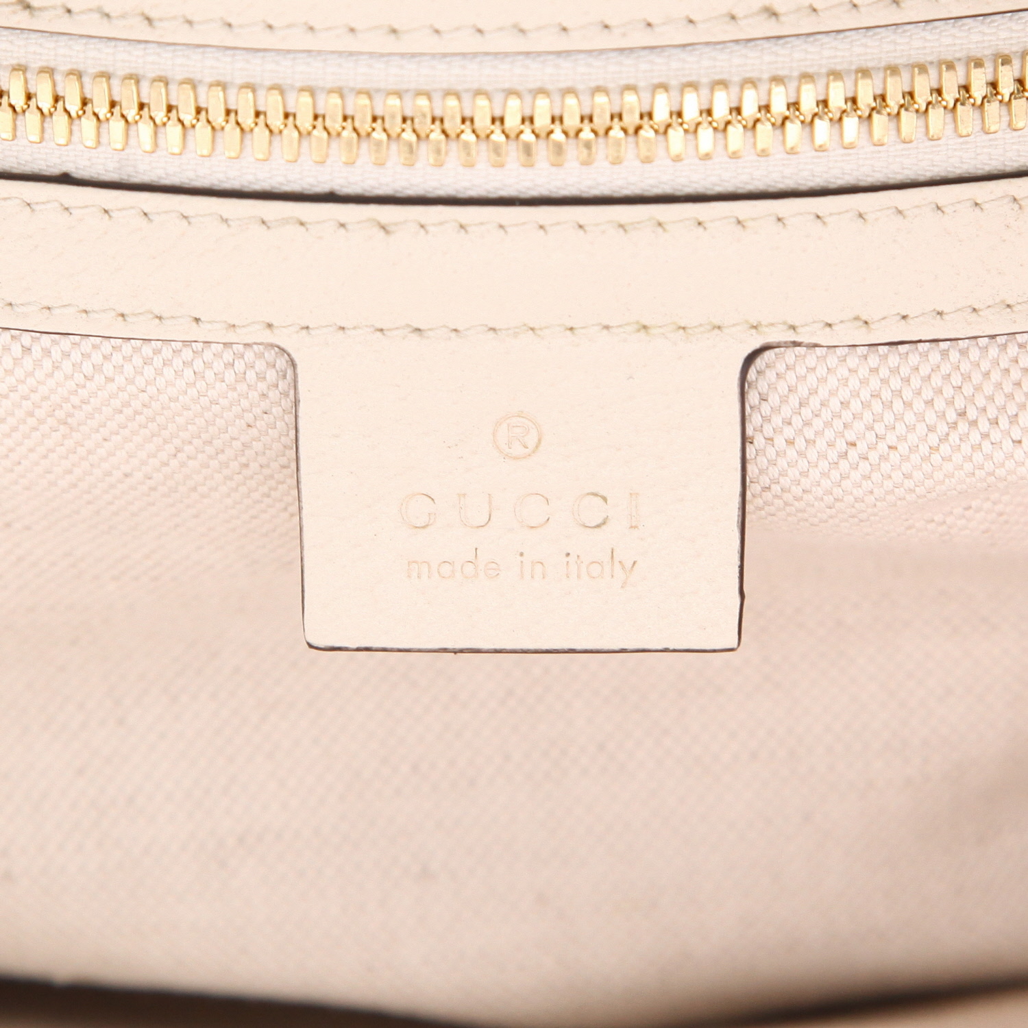 Mochila de Gucci de lona con monograma en color beige y piel blanca - Detail D2