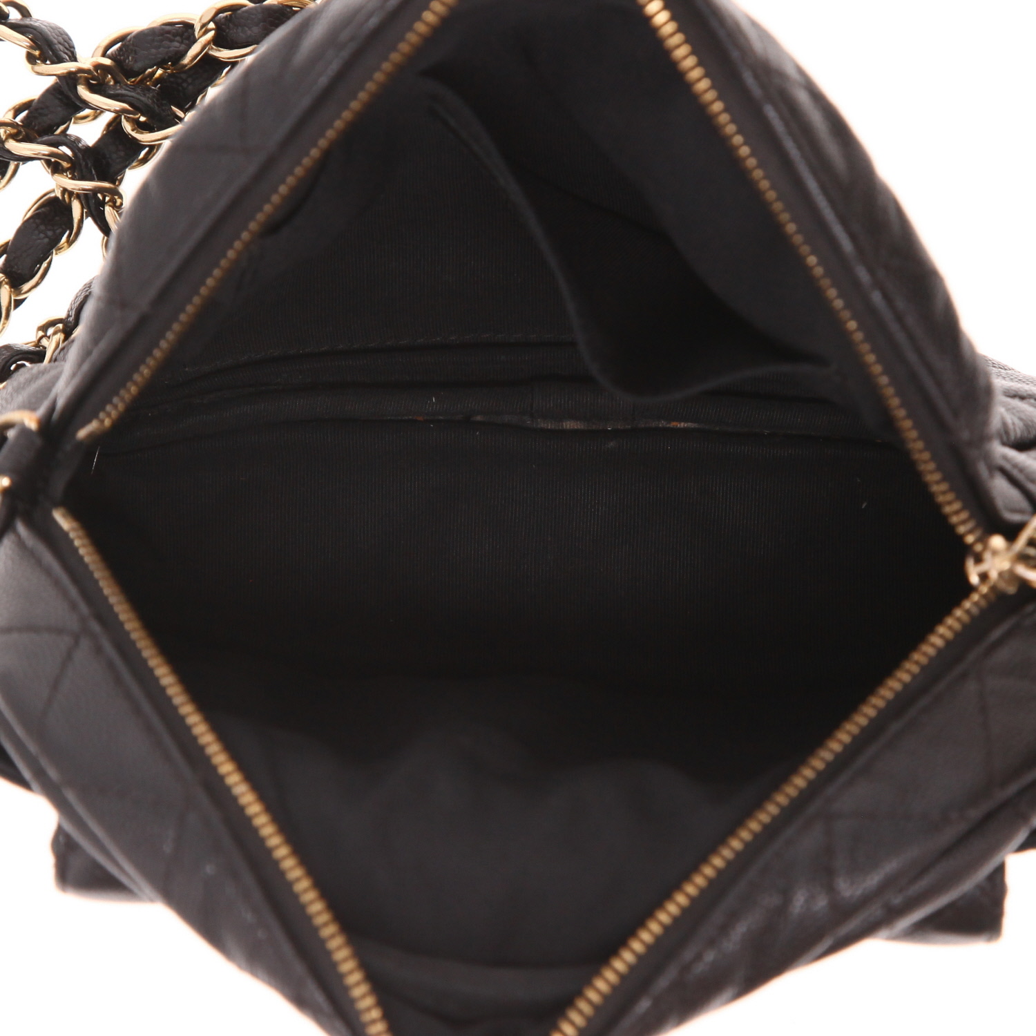 Bolso bandolera de Chanel de piel granulada acolchada negra - Detail D3