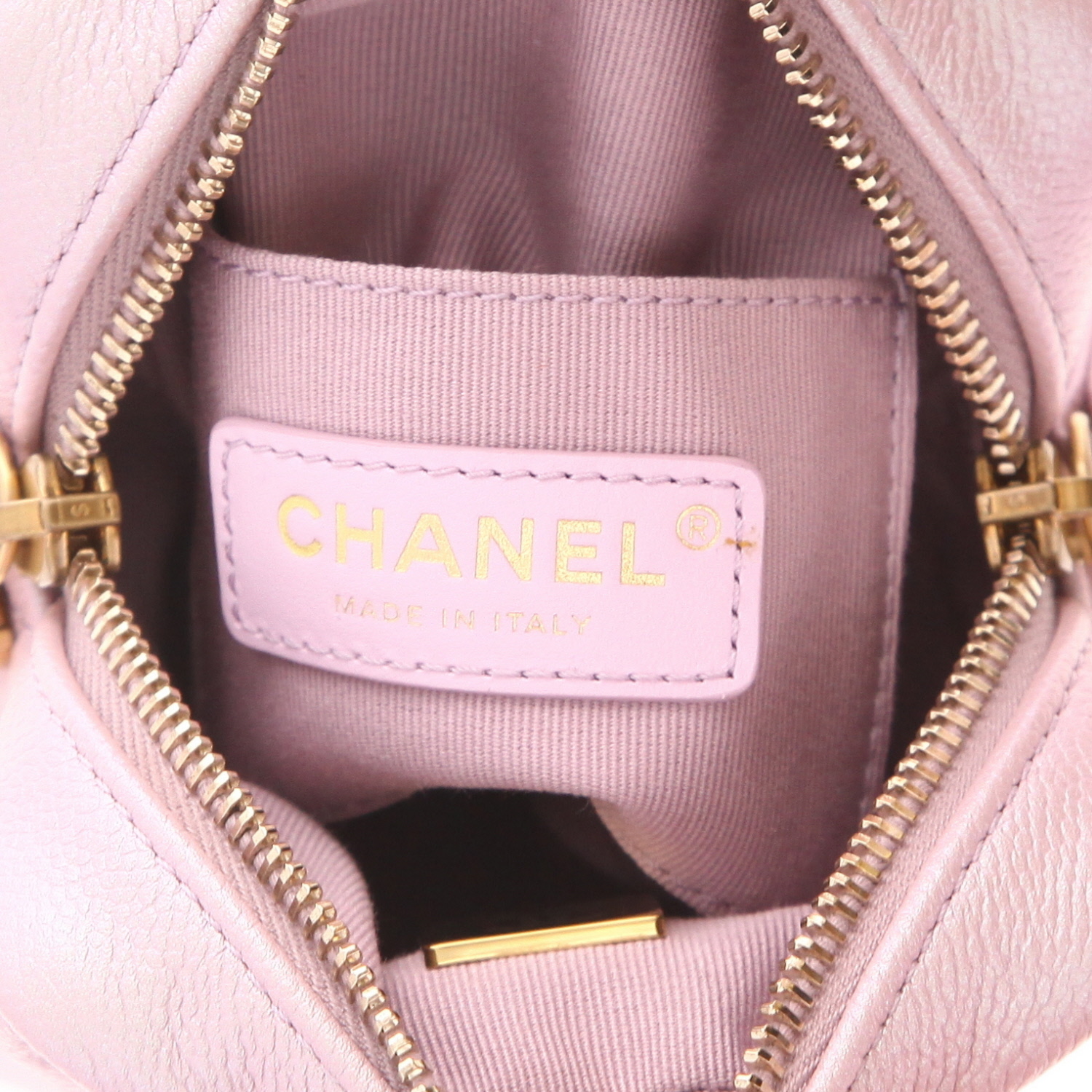Bolso bandolera Chanel «Vertical My Perfect Camera Case» de piel rosa iridiscente - Detail D2