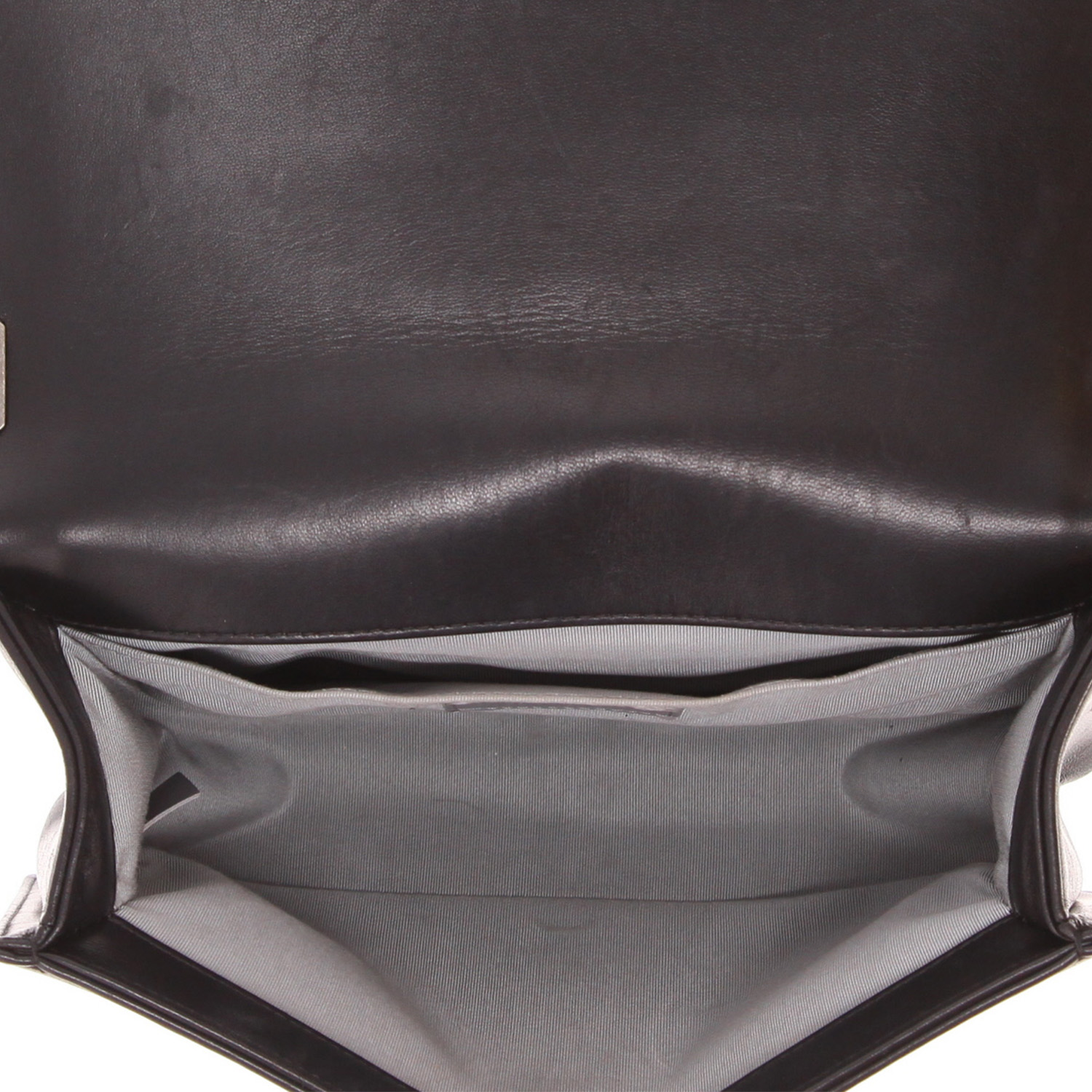 Bolso bandolera Chanel Boy de piel acolchada negra - Detail D3