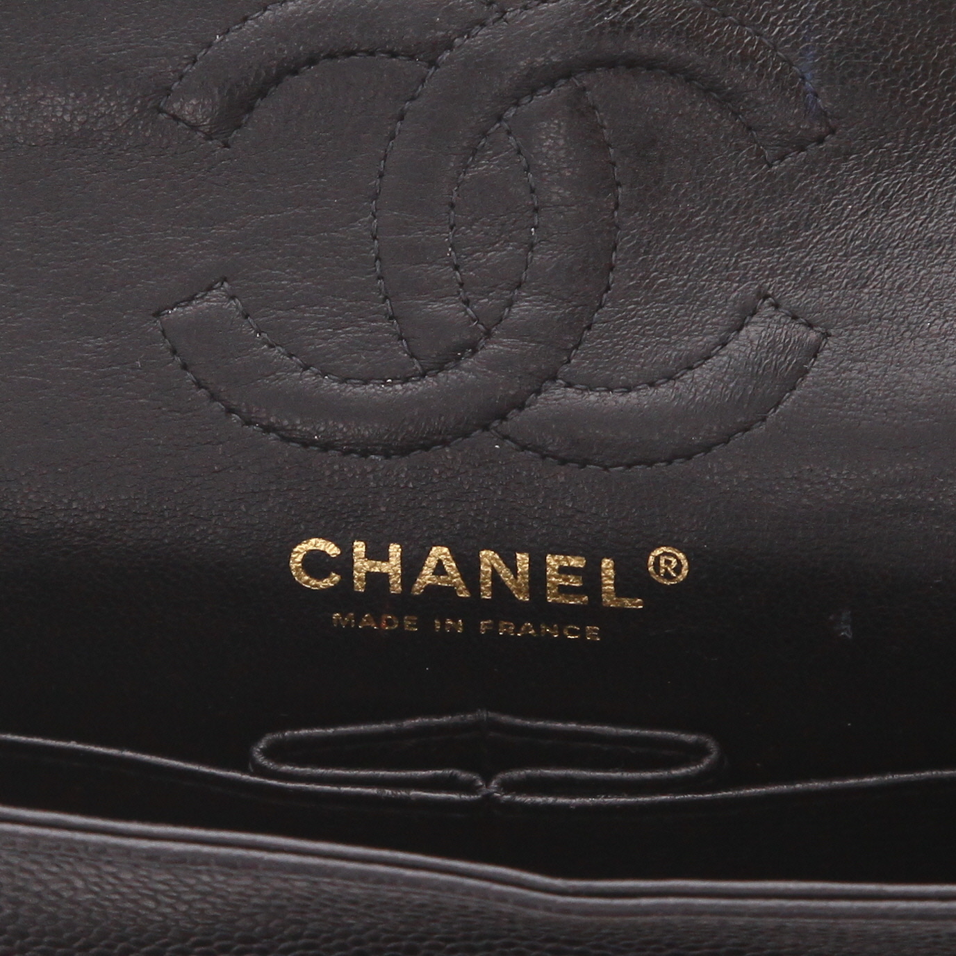 Borsa Chanel Timeless Petit in pelle martellata nera - Detail D2
