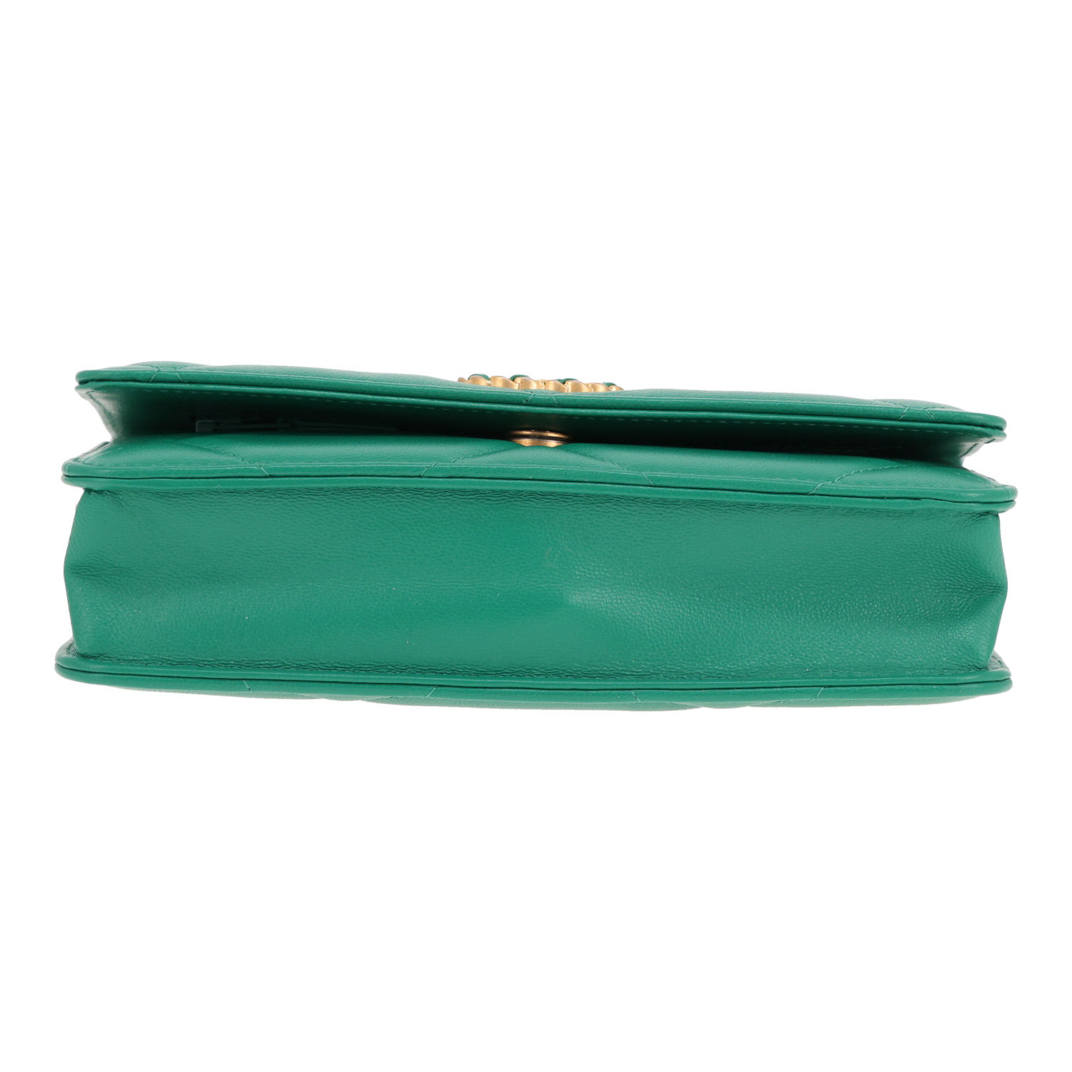 Chanel Wallet on Chain 19 shoulder bag in green quilted leather - Detail D1