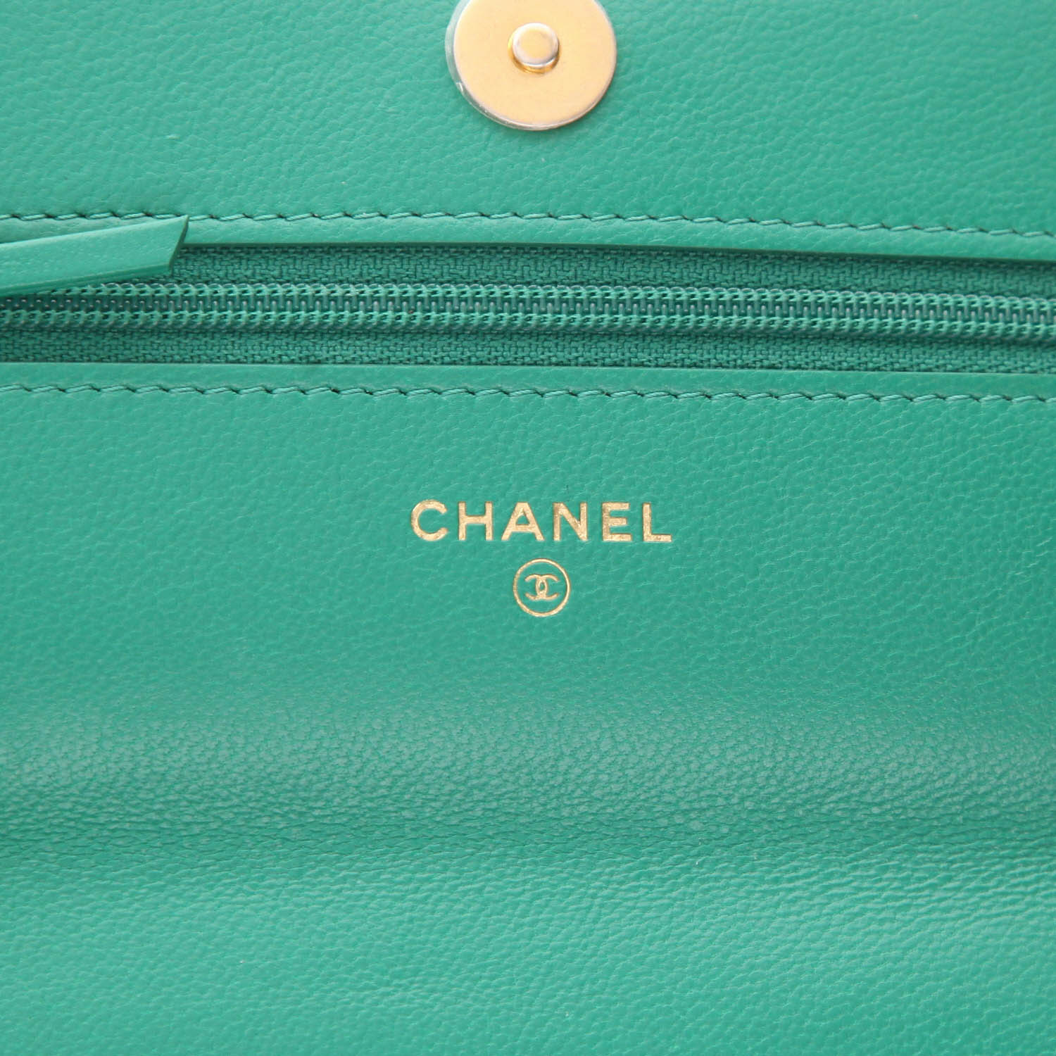 Borsa a tracolla Chanel Wallet on Chain 19 in pelle trapuntata verde - Detail D2