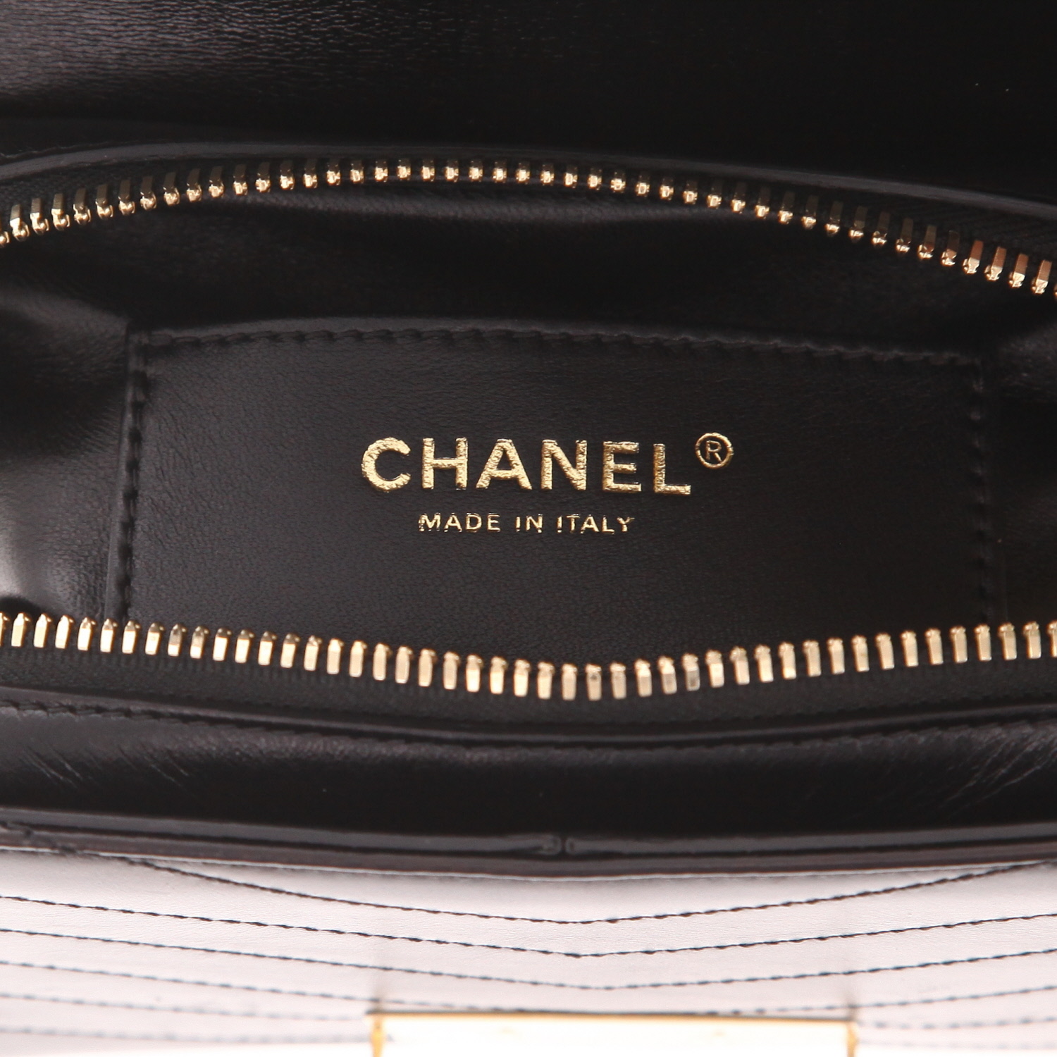 Borsa a tracolla Chanel in pelle nera - Detail D2