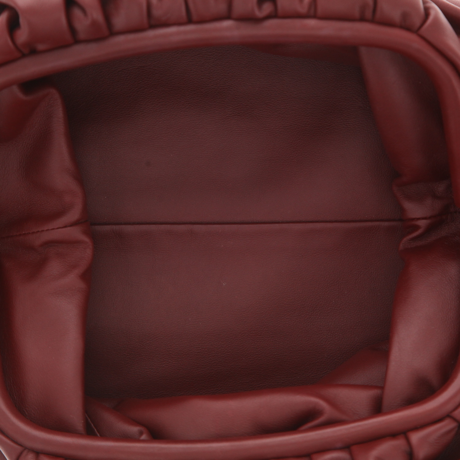Pochette Bottega Veneta  Pouch en cuir bordeaux - Detail D3