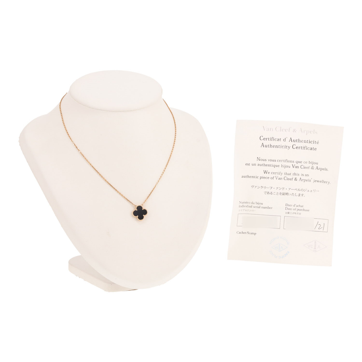 Van Cleef & Arpels Vintage Alhambra pendant in yellow gold and onyx - Detail D2