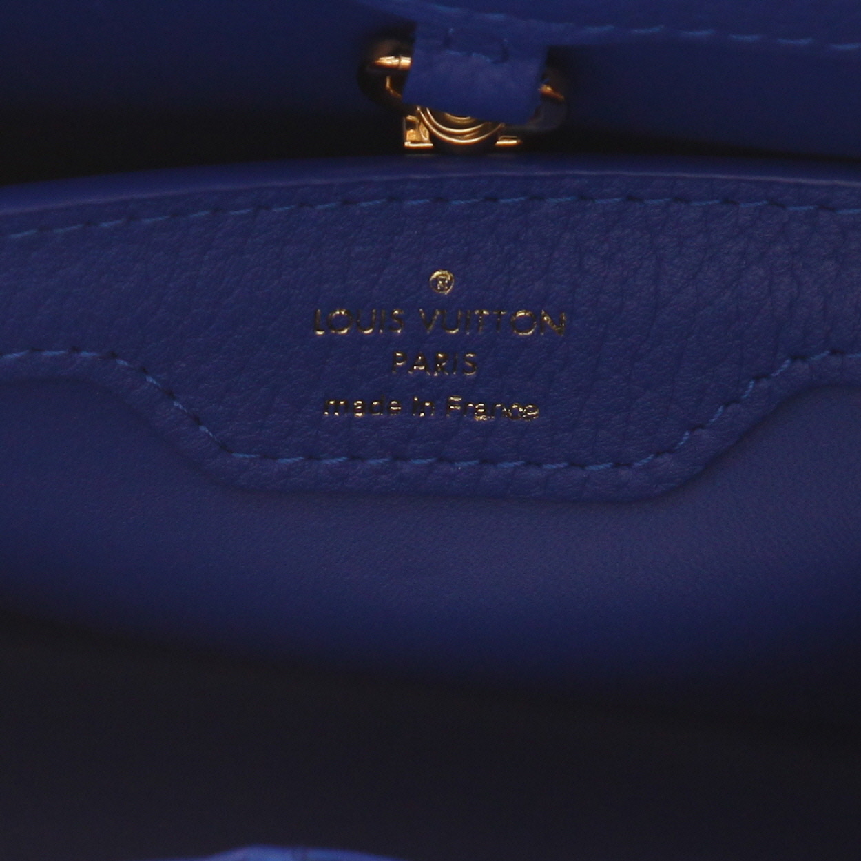 Sac bandoulière Louis Vuitton  Capucines BB en cuir taurillon clémence bleu et python beige - Detail D2