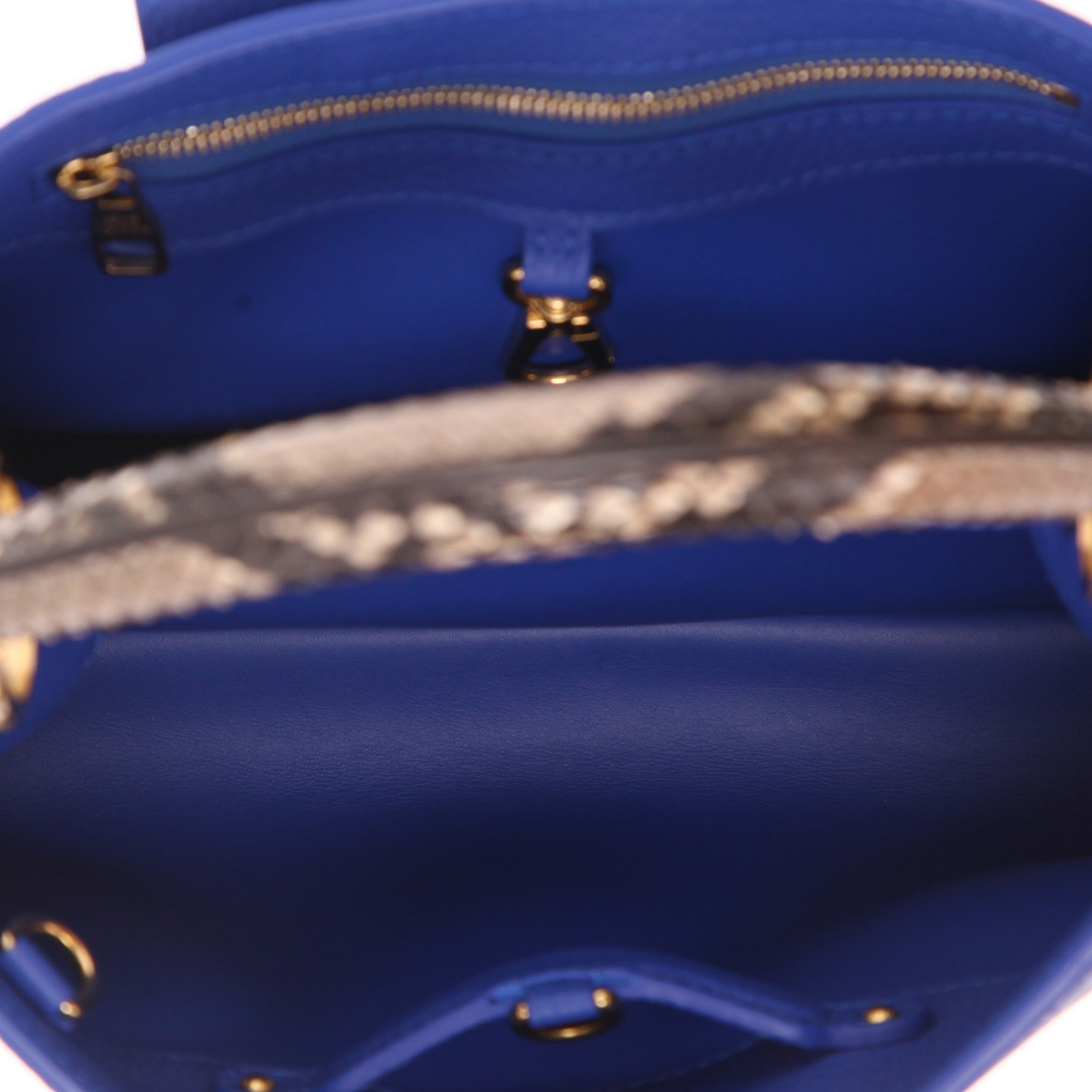 Bolso bandolera Louis Vuitton Capucine BB de piel de becerro «Clémence» azul y pitón beige - Detail D3