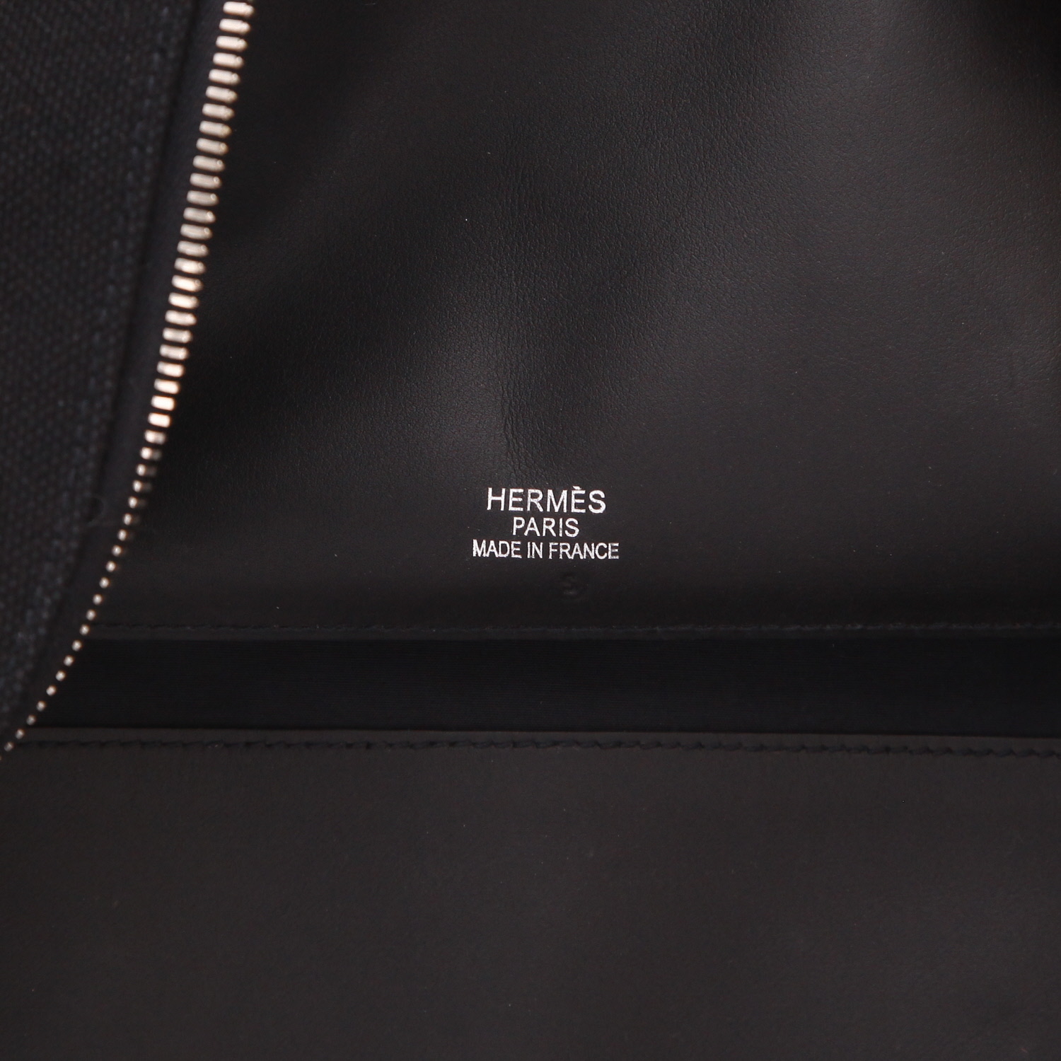 Sac à main Hermès  Heeboo en toile noire et cuir noir - Detail D2