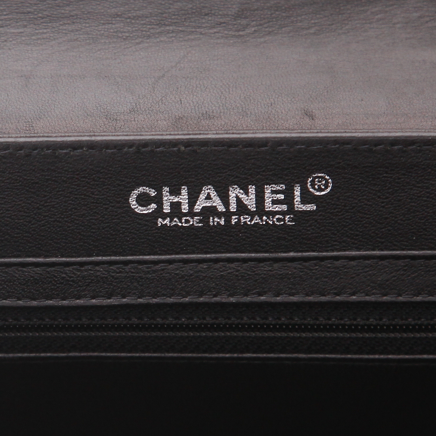 Chanel handbag   in black patent leather - Detail D2