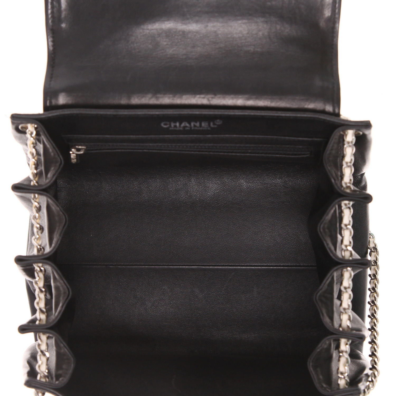 Sac à main Chanel   en cuir verni noir - Detail D3