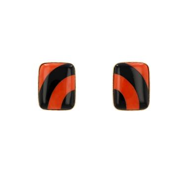 A pair of vintage 1960s ear clips in yellow gold, Corail and onyx
