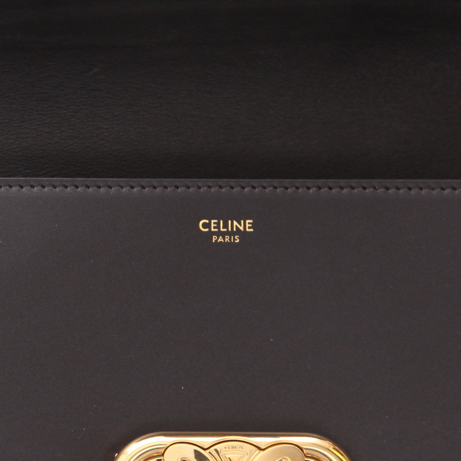 Celine Link Triomphe shoulder bag in smooth black leather - Detail D2