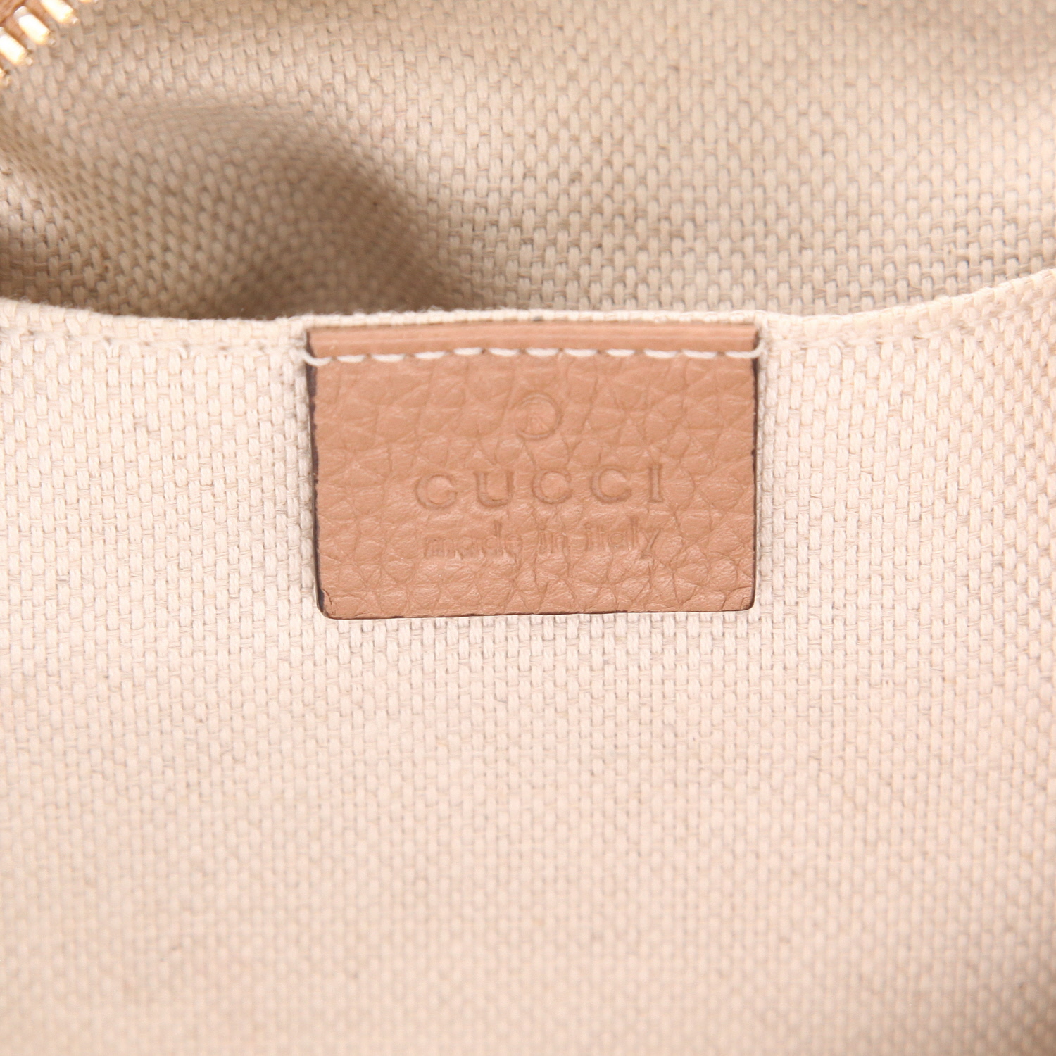 Sac bandoulière Gucci  Soho en cuir grainé beige - Detail D2