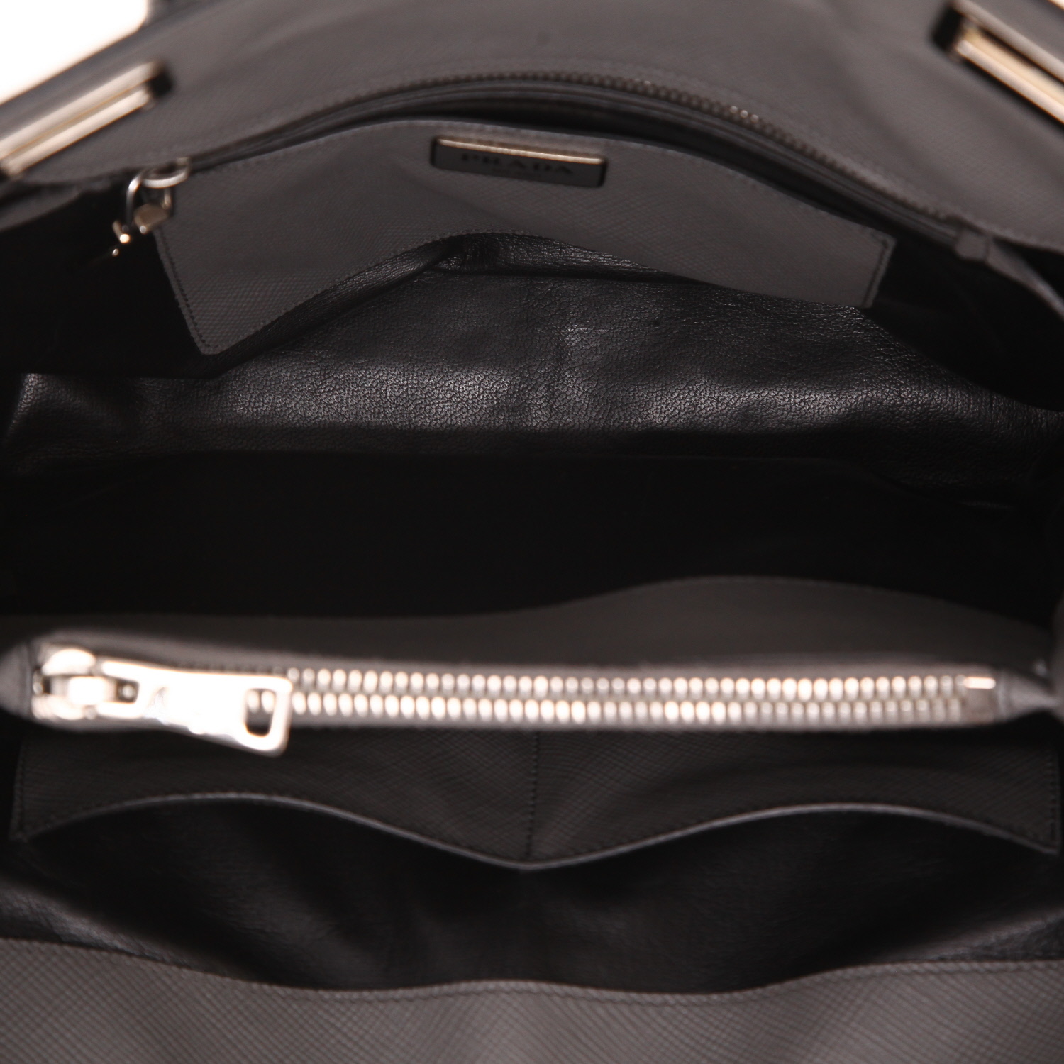 Bolso de mano Prada «Galleria», modelo mediano, de piel saffiano gris - Detail D3